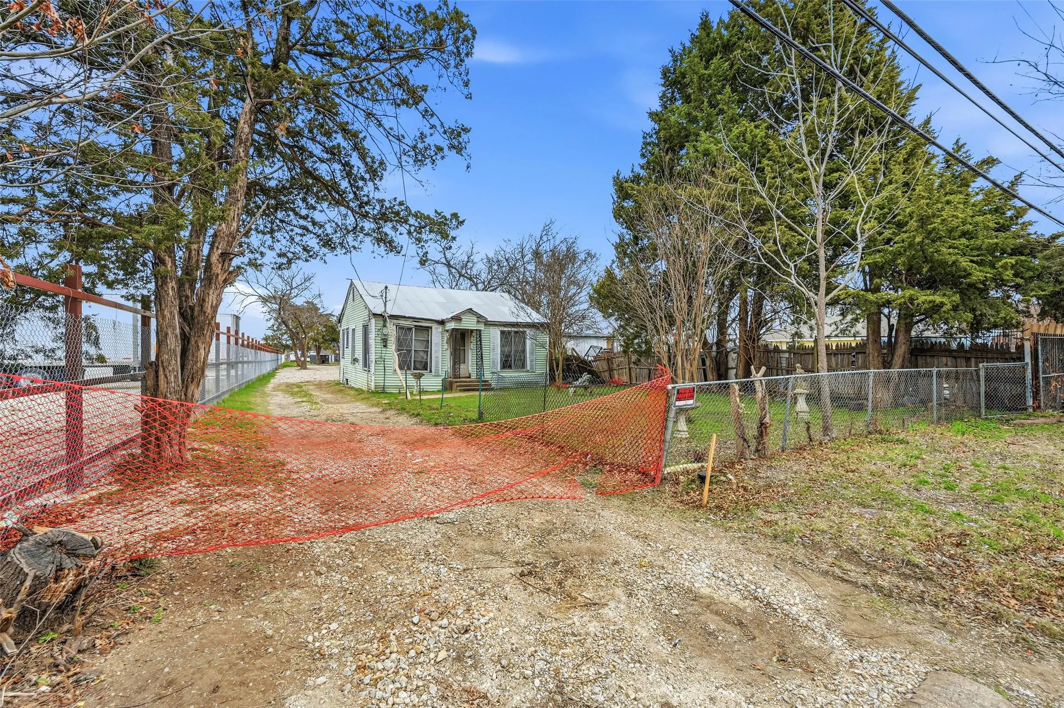Industrial For Sale in Dallas County , 8322 Honeysuckle Lane, Dallas, Texas 75241, 0, 0, Garage spaces, 0 Sqft, built in 1940, Preowned, Price $160,000, mls#21166087, Real Estate Agent in Dallas, Homes For Sale in Dallas county, Homes For Sale in Dallas, Realtor in Dallas Texas, Real Estate Brokerage Independent Realty Texas, Luminita Cordes Realtor