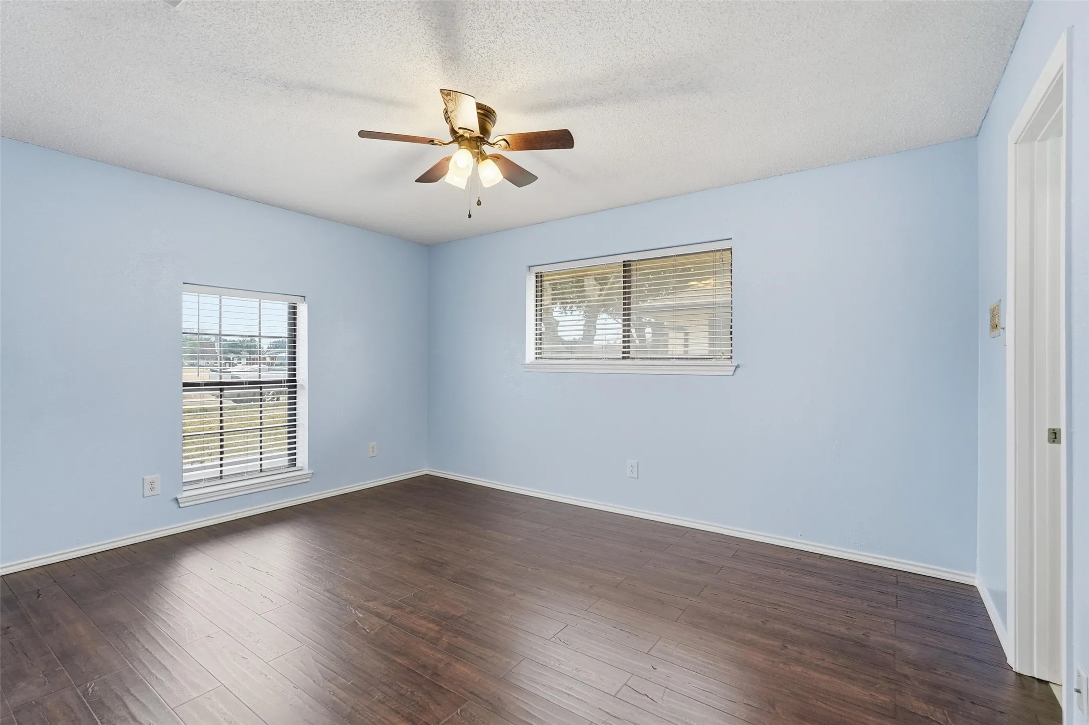 Single Family Residence For Sale in Dallas County , 1117 E Spring Valley Road, Richardson, Texas 75081, 4 Bedroom, 3 Bathroom, 2 Garage spaces, 2,778 Sqft, built in 1978, mls#21164101, Real Estate Agent in Richardson, Homes For Sale in Dallas county, Homes For Sale in Richardson, Realtor in Richardson Texas, Real Estate Brokerage Independent Realty Texas, Luminita Cordes Realtor