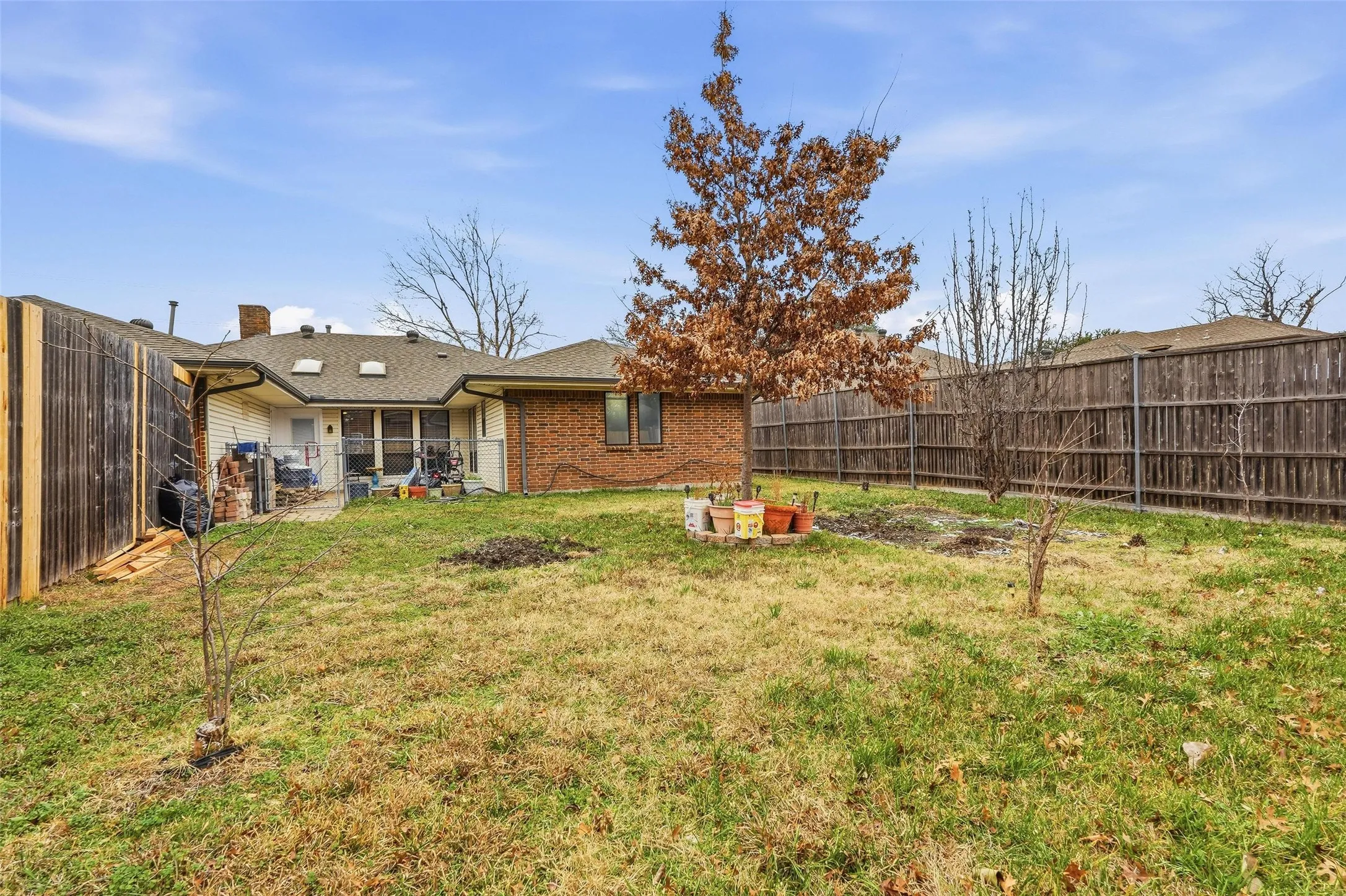 Single Family Residence For Sale in Dallas County , 1117 E Spring Valley Road, Richardson, Texas 75081, 4 Bedroom, 3 Bathroom, 2 Garage spaces, 2,778 Sqft, built in 1978, mls#21164101, Real Estate Agent in Richardson, Homes For Sale in Dallas county, Homes For Sale in Richardson, Realtor in Richardson Texas, Real Estate Brokerage Independent Realty Texas, Luminita Cordes Realtor