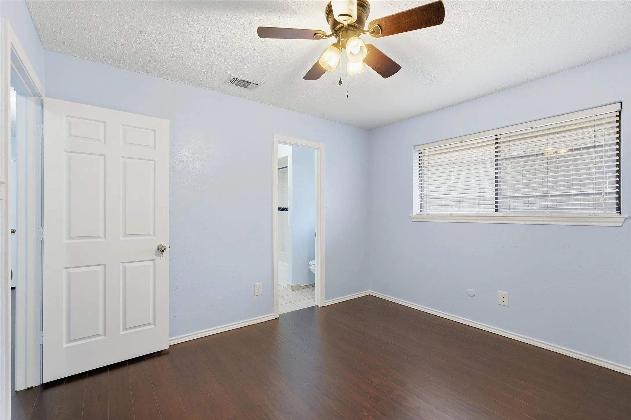 Single Family Residence For Sale in Dallas County , 1117 E Spring Valley Road, Richardson, Texas 75081, 4 Bedroom, 3 Bathroom, 2 Garage spaces, 2,778 Sqft, built in 1978, mls#21164101, Real Estate Agent in Richardson, Homes For Sale in Dallas county, Homes For Sale in Richardson, Realtor in Richardson Texas, Real Estate Brokerage Independent Realty Texas, Luminita Cordes Realtor