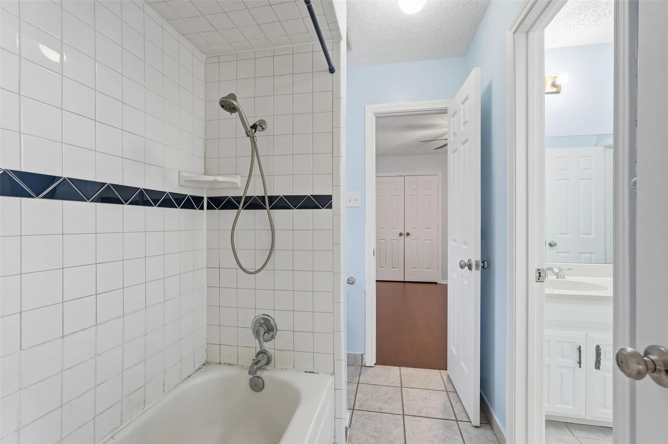 Single Family Residence For Sale in Dallas County , 1117 E Spring Valley Road, Richardson, Texas 75081, 4 Bedroom, 3 Bathroom, 2 Garage spaces, 2,778 Sqft, built in 1978, mls#21164101, Real Estate Agent in Richardson, Homes For Sale in Dallas county, Homes For Sale in Richardson, Realtor in Richardson Texas, Real Estate Brokerage Independent Realty Texas, Luminita Cordes Realtor