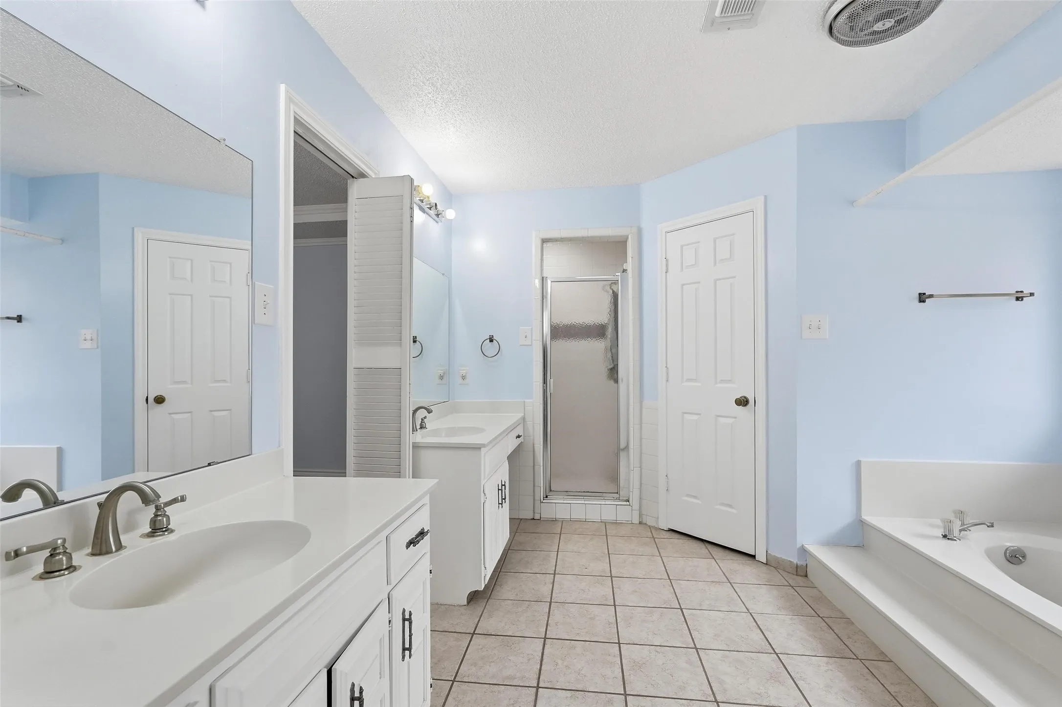 Single Family Residence For Sale in Dallas County , 1117 E Spring Valley Road, Richardson, Texas 75081, 4 Bedroom, 3 Bathroom, 2 Garage spaces, 2,778 Sqft, built in 1978, mls#21164101, Real Estate Agent in Richardson, Homes For Sale in Dallas county, Homes For Sale in Richardson, Realtor in Richardson Texas, Real Estate Brokerage Independent Realty Texas, Luminita Cordes Realtor