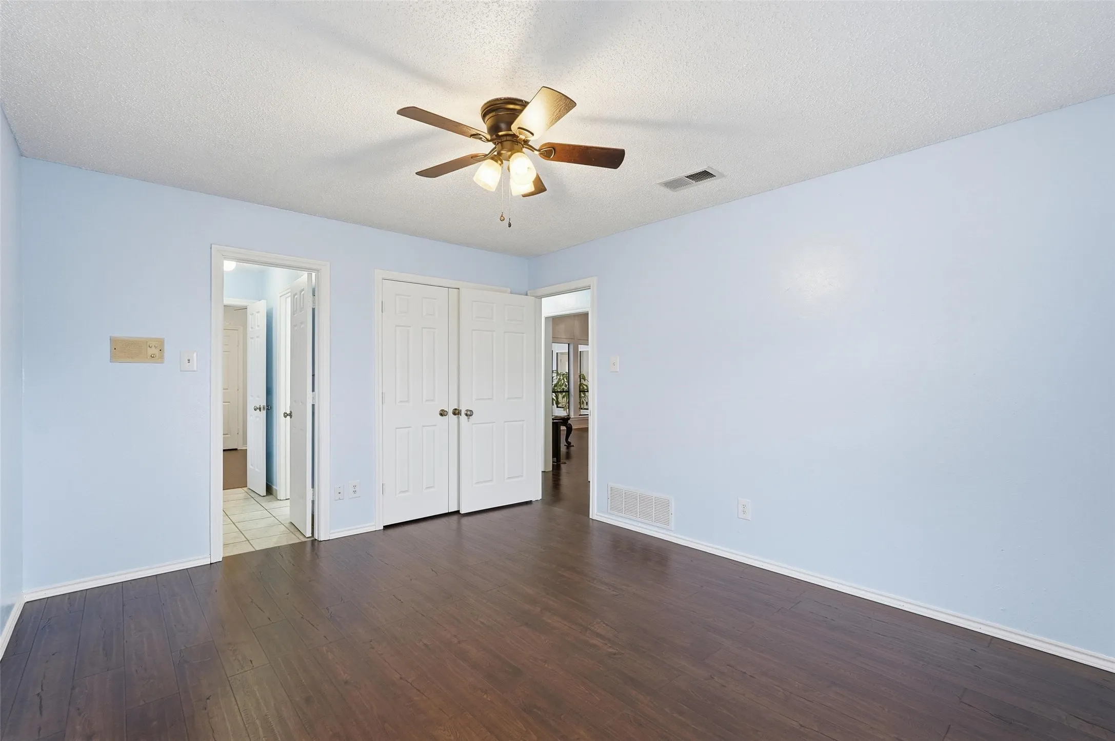 Single Family Residence For Sale in Dallas County , 1117 E Spring Valley Road, Richardson, Texas 75081, 4 Bedroom, 3 Bathroom, 2 Garage spaces, 2,778 Sqft, built in 1978, mls#21164101, Real Estate Agent in Richardson, Homes For Sale in Dallas county, Homes For Sale in Richardson, Realtor in Richardson Texas, Real Estate Brokerage Independent Realty Texas, Luminita Cordes Realtor