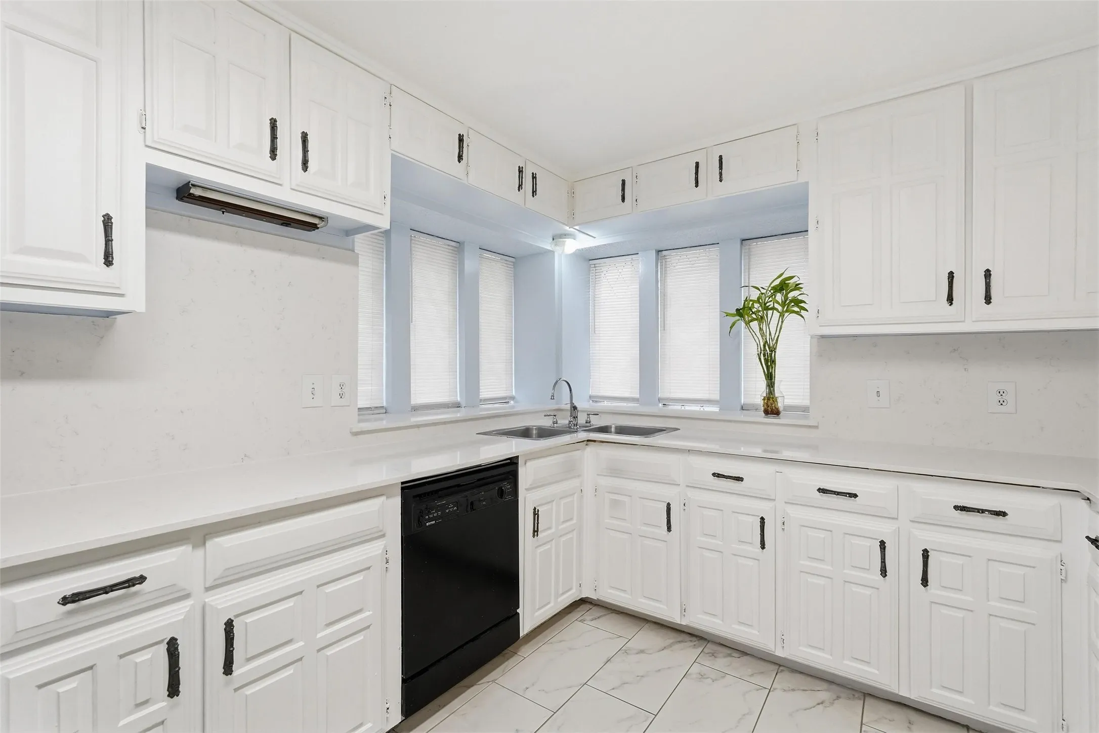 Single Family Residence For Sale in Dallas County , 1117 E Spring Valley Road, Richardson, Texas 75081, 4 Bedroom, 3 Bathroom, 2 Garage spaces, 2,778 Sqft, built in 1978, mls#21164101, Real Estate Agent in Richardson, Homes For Sale in Dallas county, Homes For Sale in Richardson, Realtor in Richardson Texas, Real Estate Brokerage Independent Realty Texas, Luminita Cordes Realtor