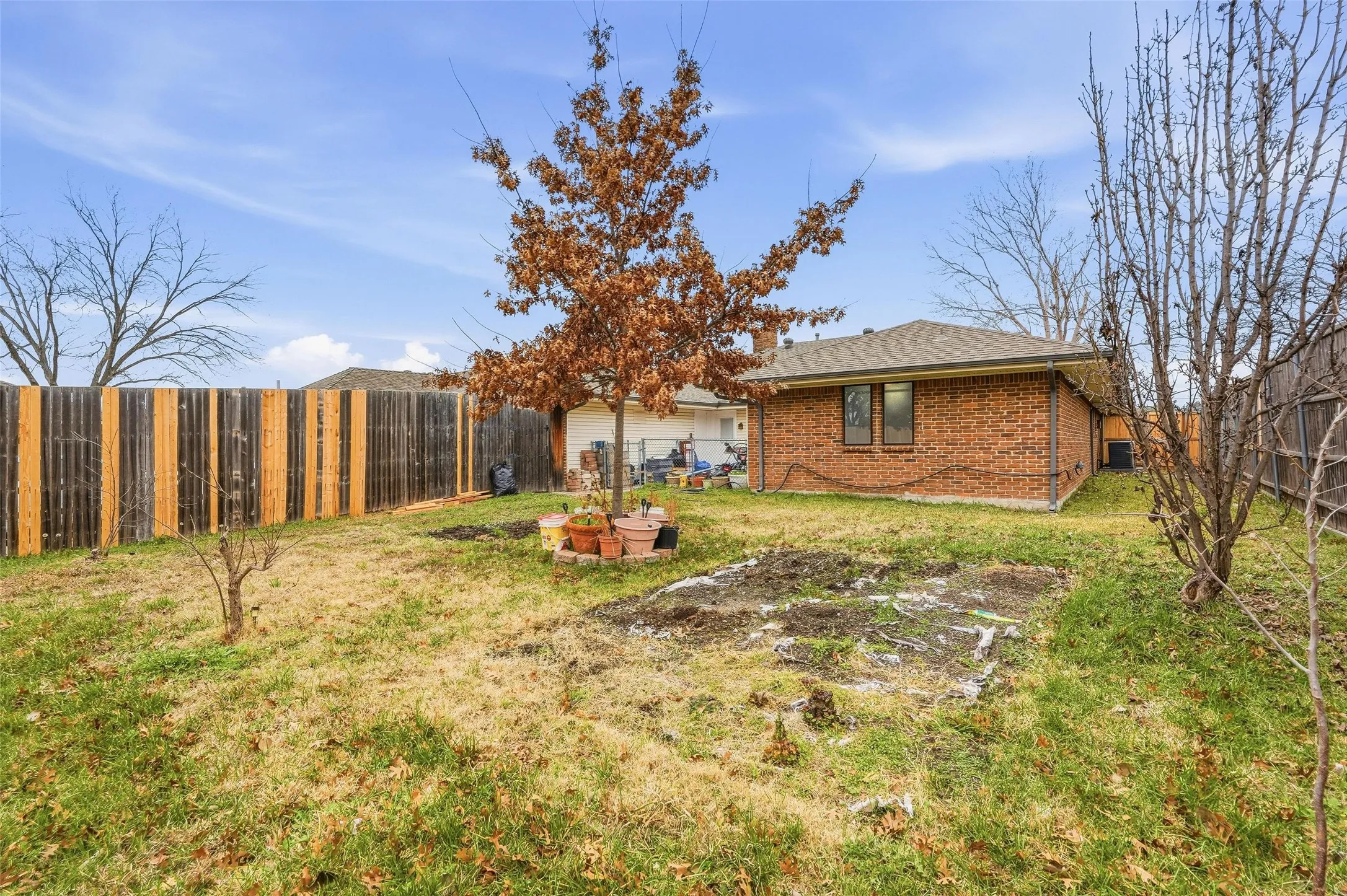 Single Family Residence For Sale in Dallas County , 1117 E Spring Valley Road, Richardson, Texas 75081, 4 Bedroom, 3 Bathroom, 2 Garage spaces, 2,778 Sqft, built in 1978, mls#21164101, Real Estate Agent in Richardson, Homes For Sale in Dallas county, Homes For Sale in Richardson, Realtor in Richardson Texas, Real Estate Brokerage Independent Realty Texas, Luminita Cordes Realtor