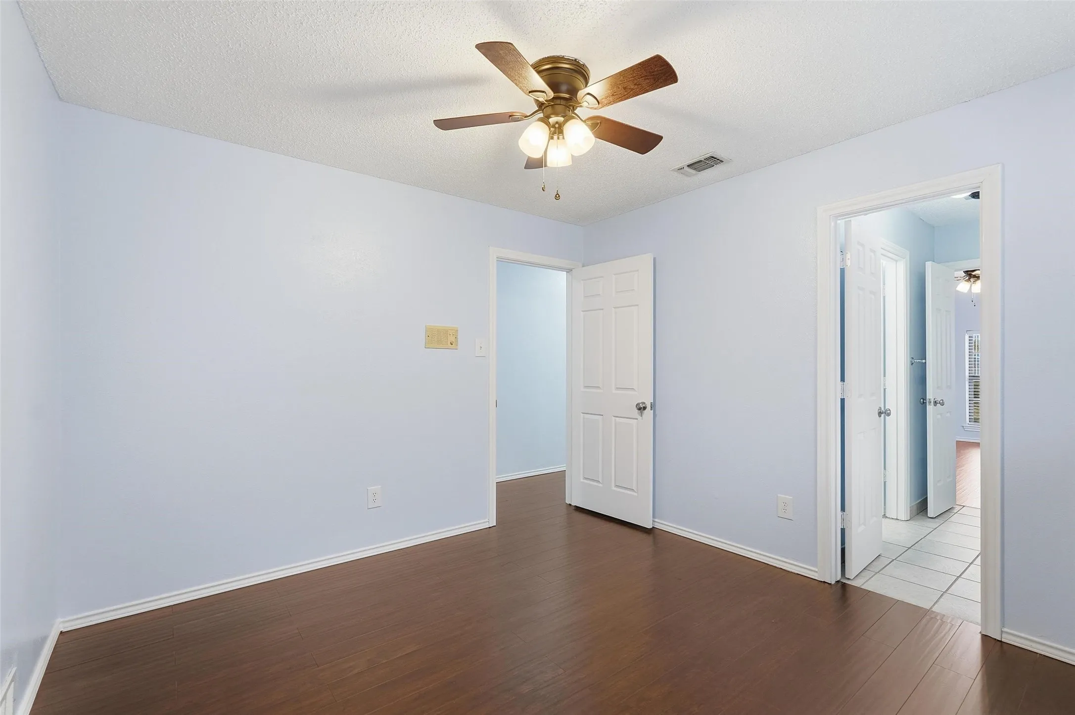 Single Family Residence For Sale in Dallas County , 1117 E Spring Valley Road, Richardson, Texas 75081, 4 Bedroom, 3 Bathroom, 2 Garage spaces, 2,778 Sqft, built in 1978, mls#21164101, Real Estate Agent in Richardson, Homes For Sale in Dallas county, Homes For Sale in Richardson, Realtor in Richardson Texas, Real Estate Brokerage Independent Realty Texas, Luminita Cordes Realtor