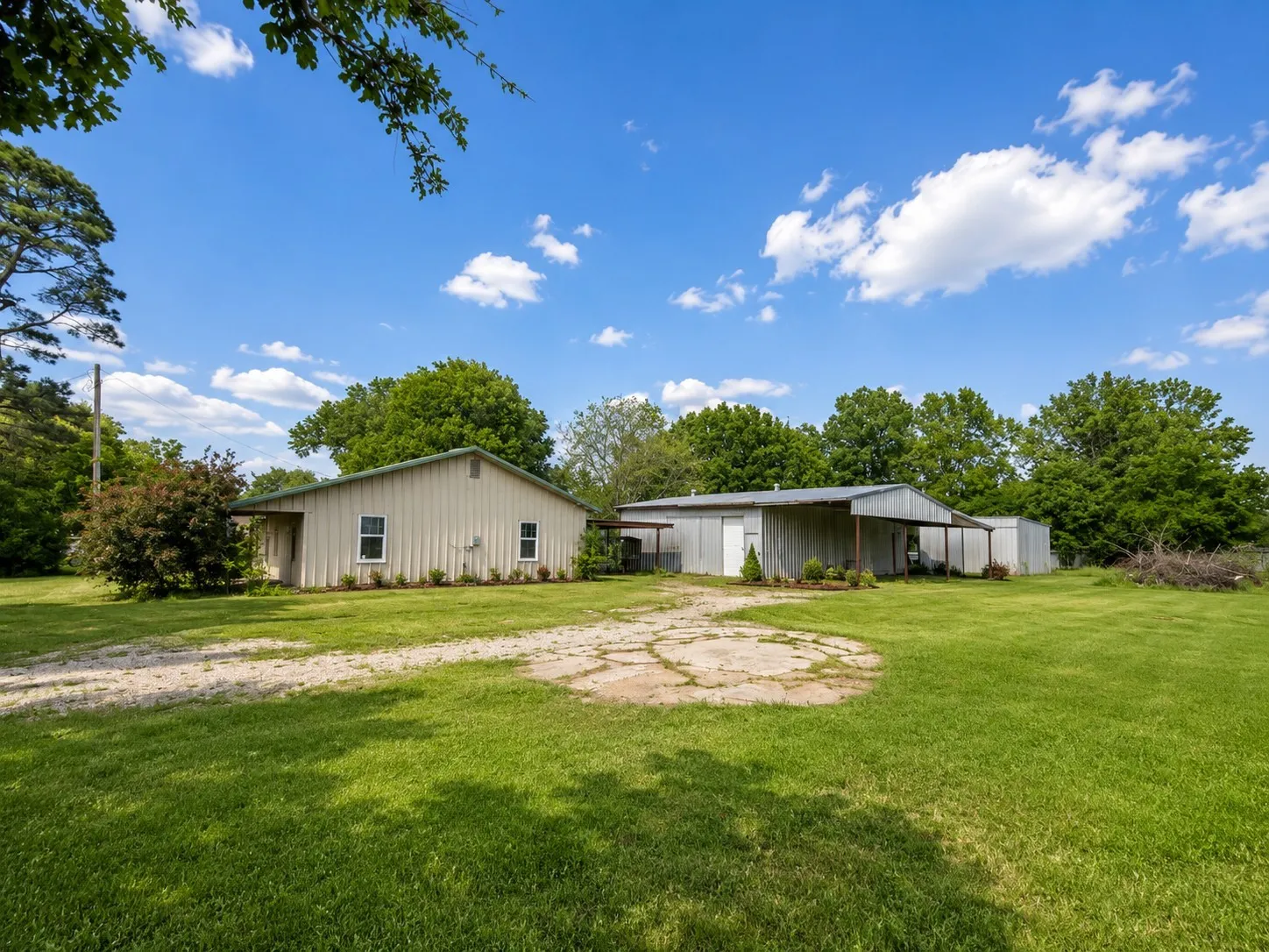 Single Family Residence For Sale in Lamar County , 140 Pecan Street, Blossom, Texas 75416, 3 Bedrooms, 2 Bathrooms, Garage spaces, 1,650 Sqft, built in 2011, Price $206,250, mls#21165857, Real Estate Agent in Blossom, Homes For Sale in Lamar county, Homes For Sale in Blossom, Realtor in Blossom Texas, Real Estate Brokerage Independent Realty Texas, Luminita Cordes Realtor