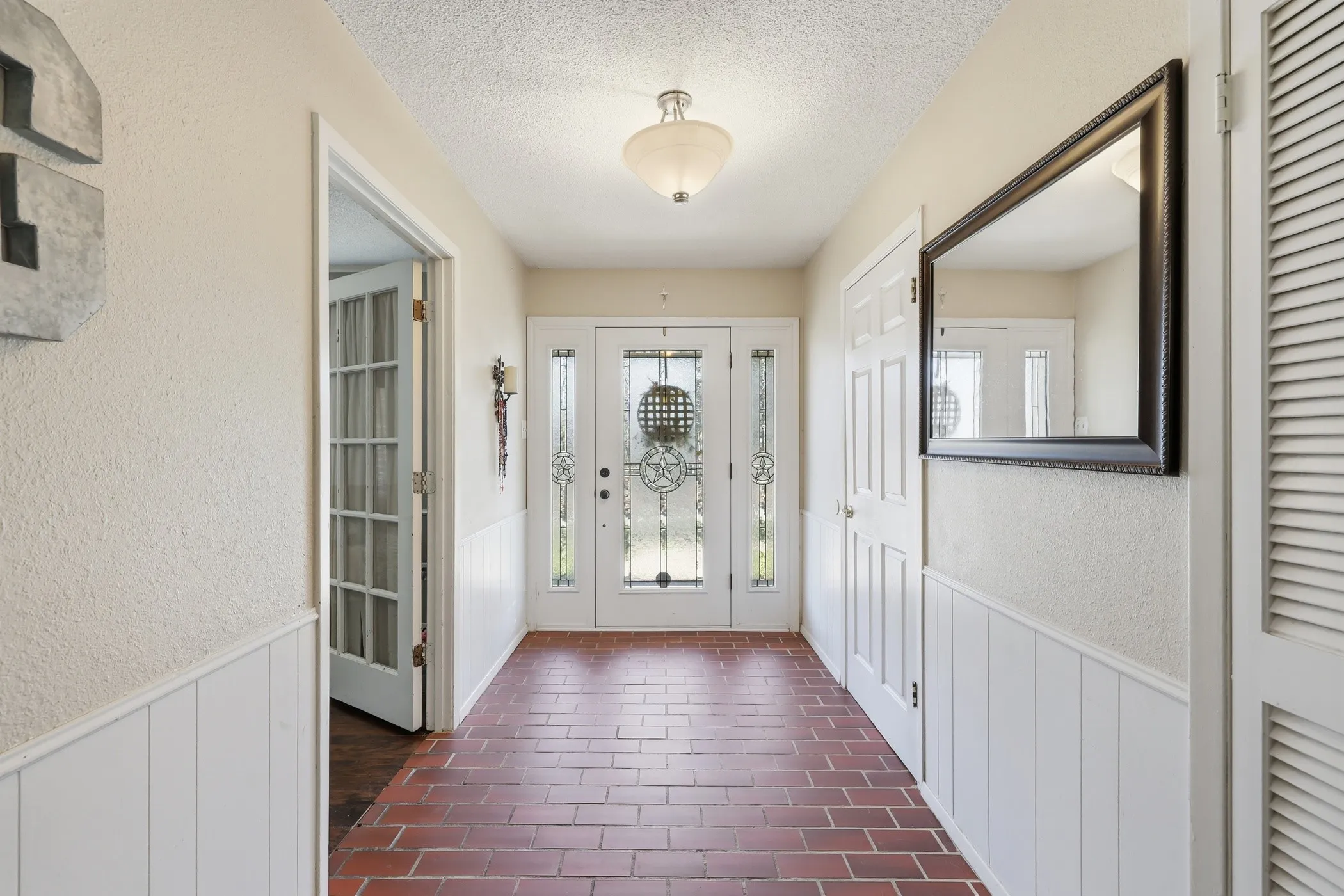 Single Family Residence For Sale in Anderson County , 1409 Bassett Road, Palestine, Texas 75803, 3 Bedroom, 3 Bathroom, Garage spaces, 3,240 Sqft, built in 1977, mls#21166185, Real Estate Agent in Palestine, Homes For Sale in Anderson county, Homes For Sale in Palestine, Realtor in Palestine Texas, Real Estate Brokerage Independent Realty Texas, Luminita Cordes Realtor