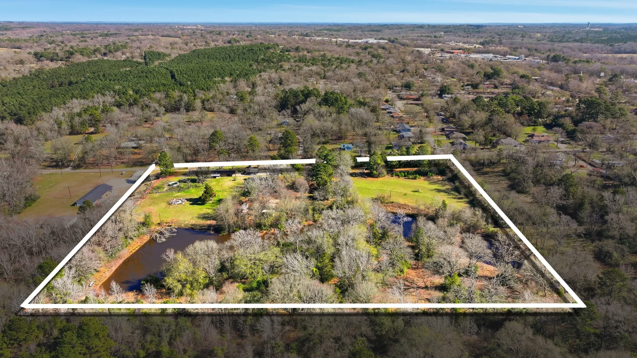 Single Family Residence For Sale in Anderson County , 1409 Bassett Road, Palestine, Texas 75803, 3 Bedroom, 3 Bathroom, Garage spaces, 3,240 Sqft, built in 1977, mls#21166185, Real Estate Agent in Palestine, Homes For Sale in Anderson county, Homes For Sale in Palestine, Realtor in Palestine Texas, Real Estate Brokerage Independent Realty Texas, Luminita Cordes Realtor