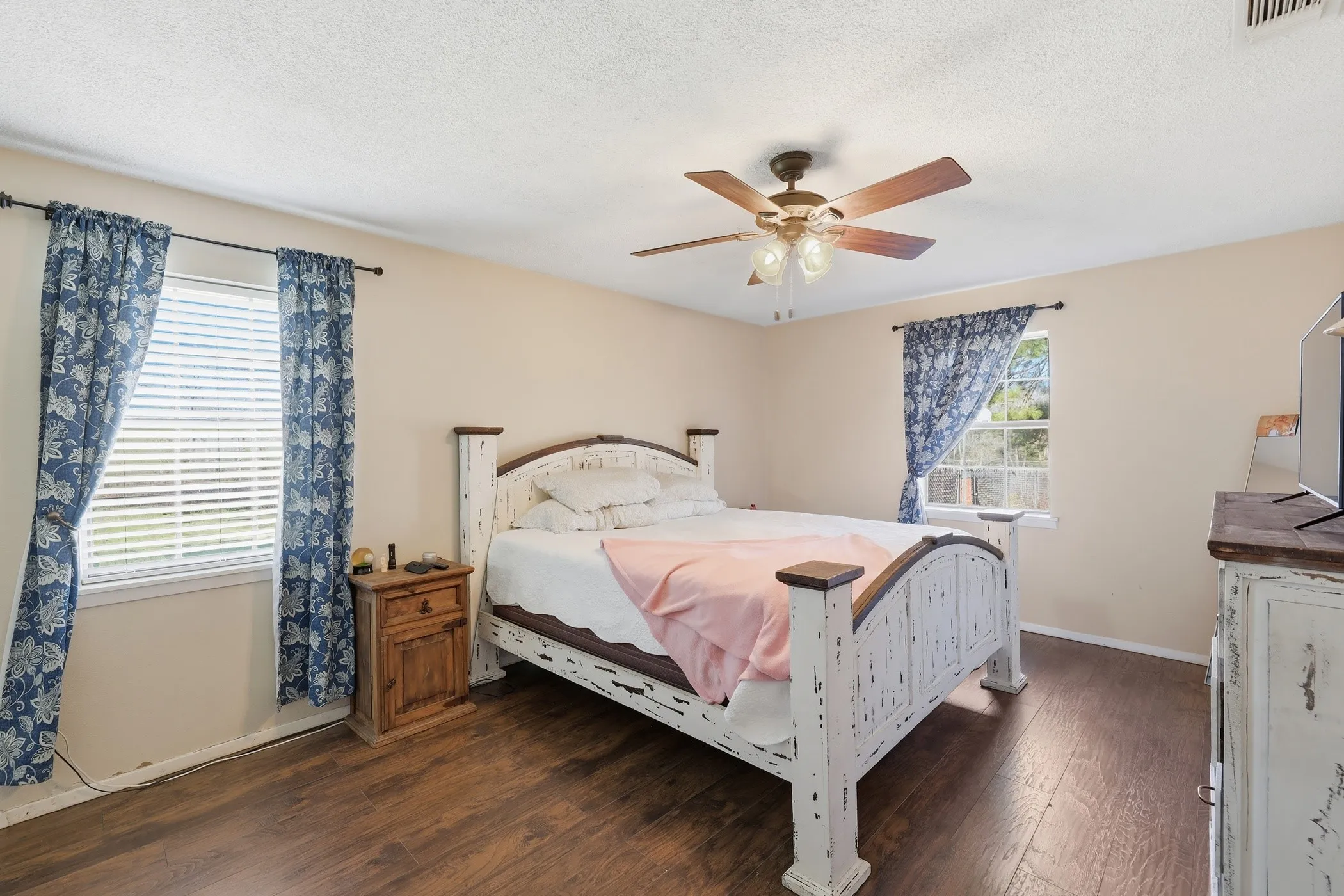 Single Family Residence For Sale in Anderson County , 1409 Bassett Road, Palestine, Texas 75803, 3 Bedroom, 3 Bathroom, Garage spaces, 3,240 Sqft, built in 1977, mls#21166185, Real Estate Agent in Palestine, Homes For Sale in Anderson county, Homes For Sale in Palestine, Realtor in Palestine Texas, Real Estate Brokerage Independent Realty Texas, Luminita Cordes Realtor