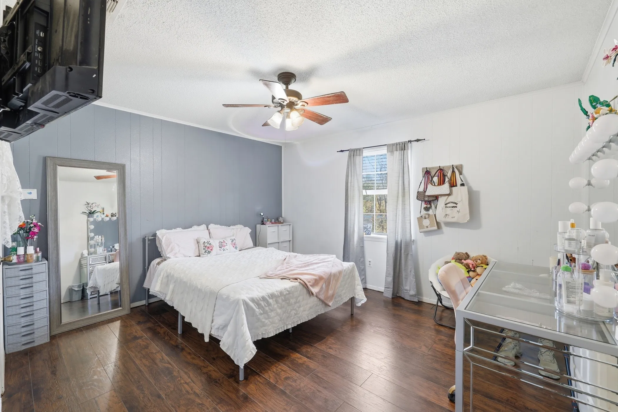 Single Family Residence For Sale in Anderson County , 1409 Bassett Road, Palestine, Texas 75803, 3 Bedroom, 3 Bathroom, Garage spaces, 3,240 Sqft, built in 1977, mls#21166185, Real Estate Agent in Palestine, Homes For Sale in Anderson county, Homes For Sale in Palestine, Realtor in Palestine Texas, Real Estate Brokerage Independent Realty Texas, Luminita Cordes Realtor