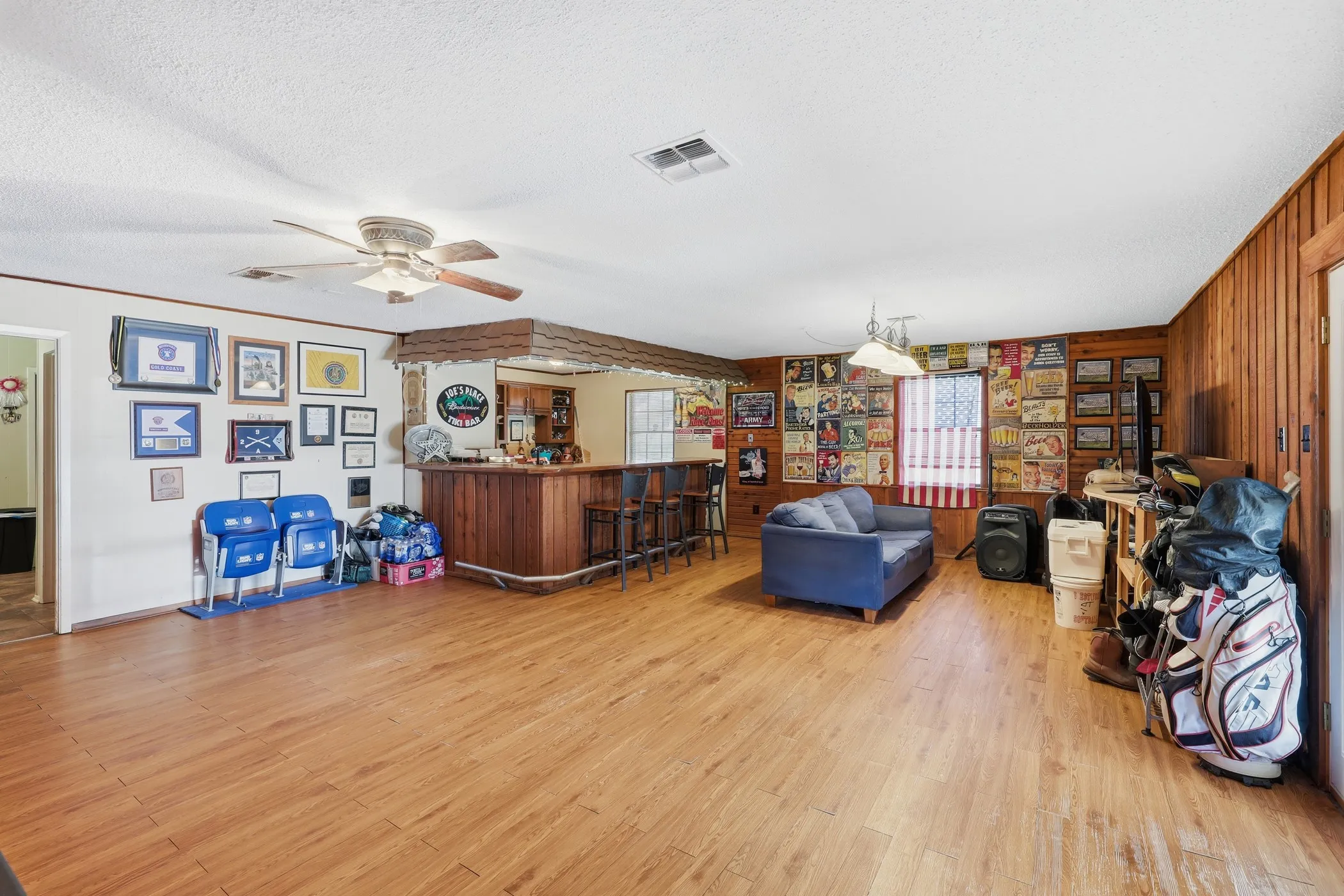 Single Family Residence For Sale in Anderson County , 1409 Bassett Road, Palestine, Texas 75803, 3 Bedroom, 3 Bathroom, Garage spaces, 3,240 Sqft, built in 1977, mls#21166185, Real Estate Agent in Palestine, Homes For Sale in Anderson county, Homes For Sale in Palestine, Realtor in Palestine Texas, Real Estate Brokerage Independent Realty Texas, Luminita Cordes Realtor