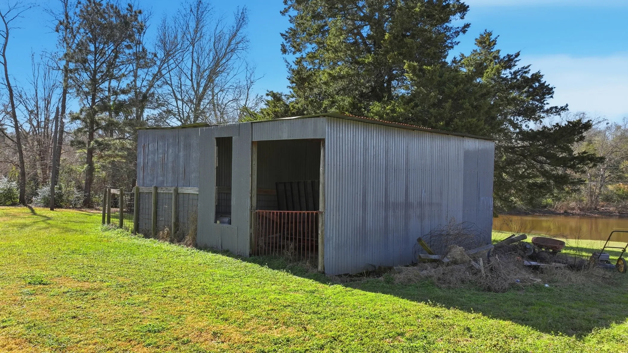 Single Family Residence For Sale in Anderson County , 1409 Bassett Road, Palestine, Texas 75803, 3 Bedroom, 3 Bathroom, Garage spaces, 3,240 Sqft, built in 1977, mls#21166185, Real Estate Agent in Palestine, Homes For Sale in Anderson county, Homes For Sale in Palestine, Realtor in Palestine Texas, Real Estate Brokerage Independent Realty Texas, Luminita Cordes Realtor