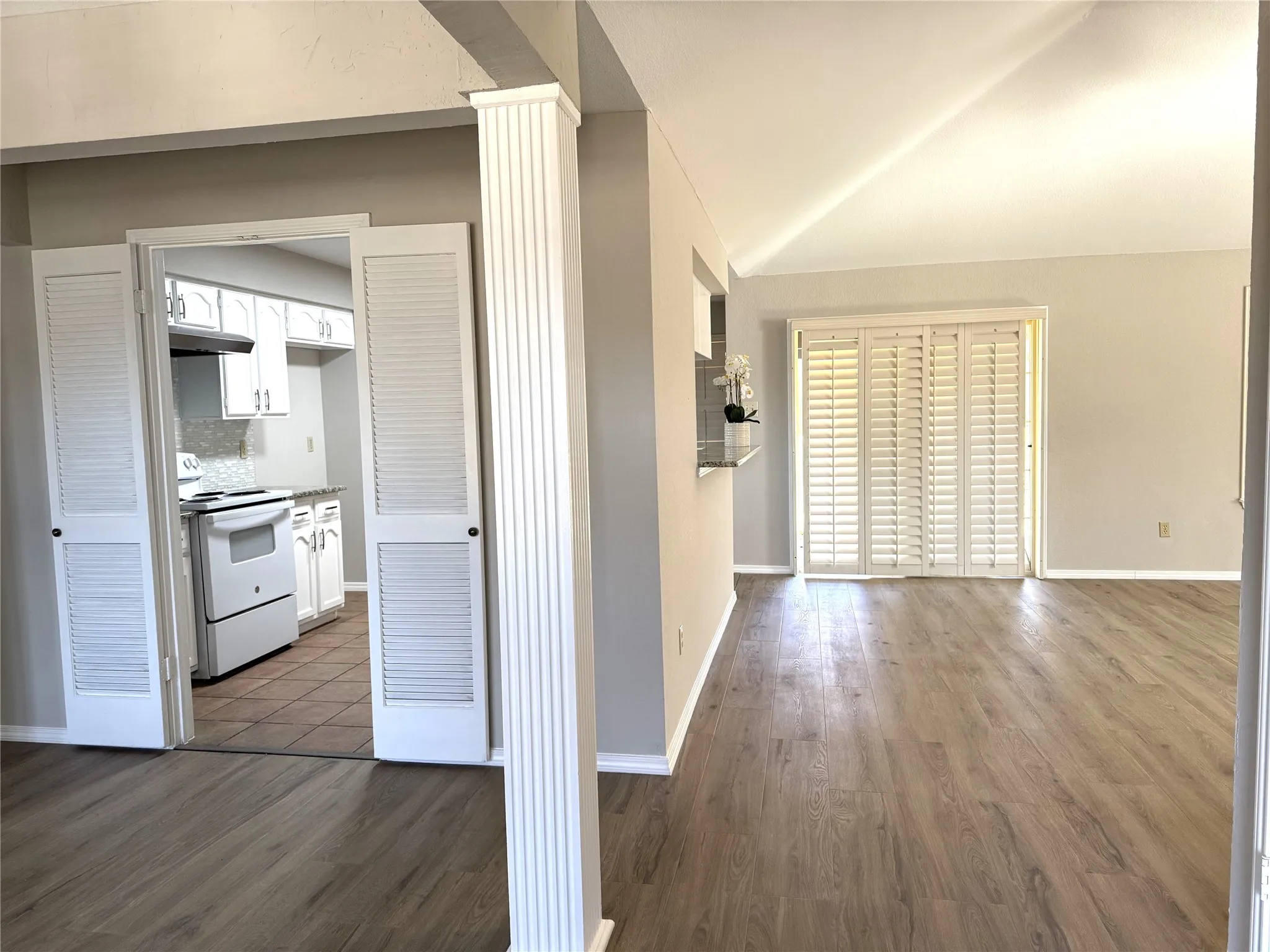 Single Family Residence For Sale in Dallas County , 652 Harrison Drive, Coppell, Texas 75019, 3 Bedroom, 2 Bathroom, 2 Garage spaces, 1,738 Sqft, built in 1985, Preowned, mls#21165909, Real Estate Agent in Coppell, Homes For Sale in Dallas county, Homes For Sale in Coppell, Realtor in Coppell Texas, Real Estate Brokerage Independent Realty Texas, Luminita Cordes Realtor