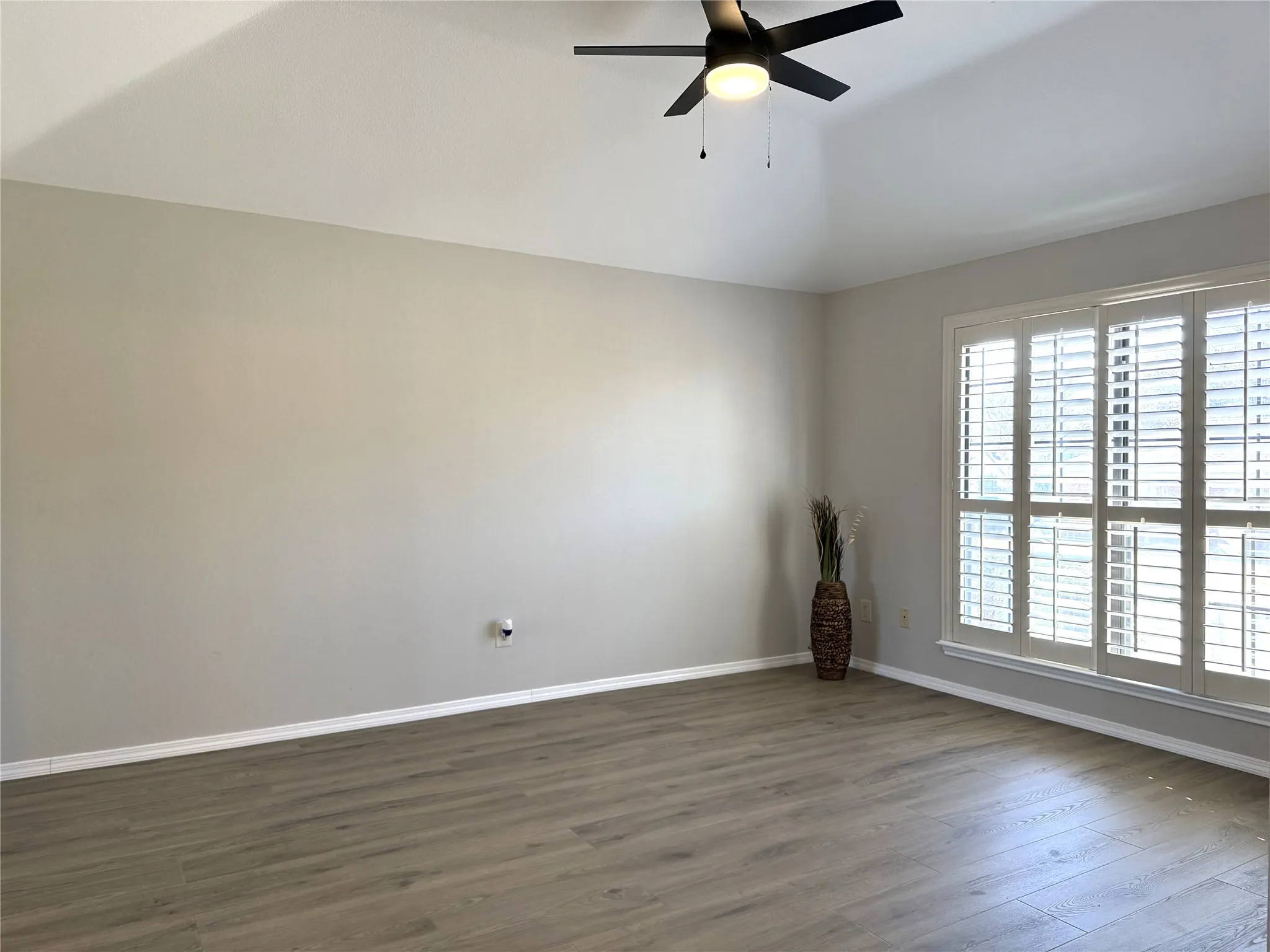 Single Family Residence For Sale in Dallas County , 652 Harrison Drive, Coppell, Texas 75019, 3 Bedroom, 2 Bathroom, 2 Garage spaces, 1,738 Sqft, built in 1985, Preowned, mls#21165909, Real Estate Agent in Coppell, Homes For Sale in Dallas county, Homes For Sale in Coppell, Realtor in Coppell Texas, Real Estate Brokerage Independent Realty Texas, Luminita Cordes Realtor
