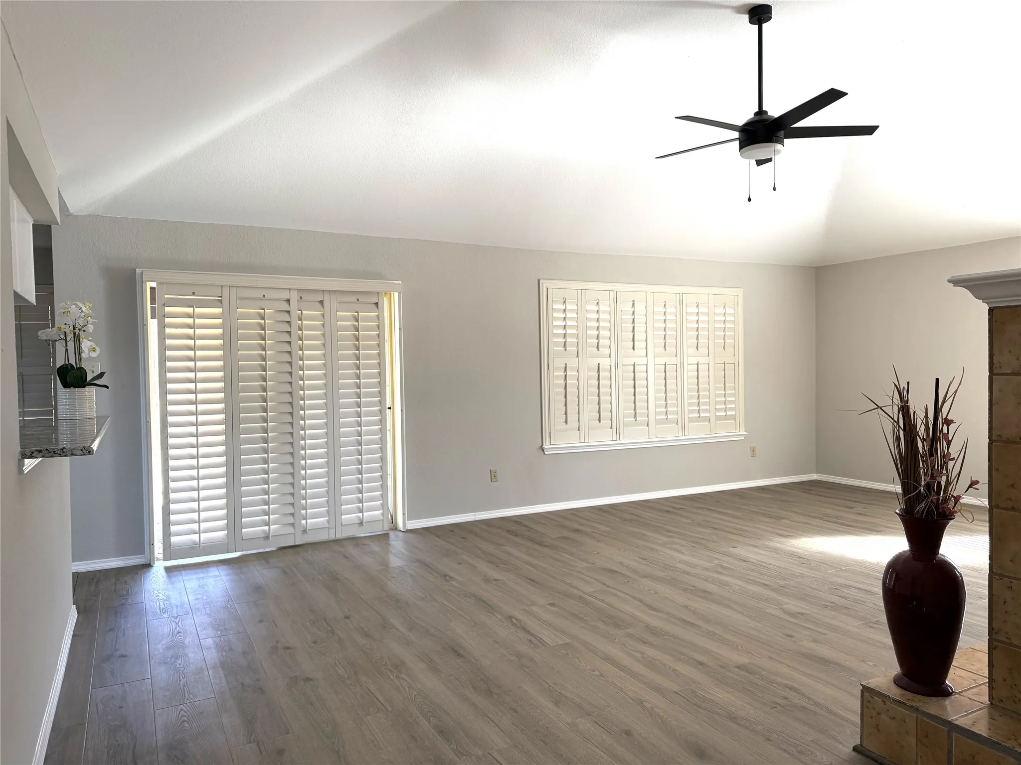 Single Family Residence For Sale in Dallas County , 652 Harrison Drive, Coppell, Texas 75019, 3 Bedroom, 2 Bathroom, 2 Garage spaces, 1,738 Sqft, built in 1985, Preowned, mls#21165909, Real Estate Agent in Coppell, Homes For Sale in Dallas county, Homes For Sale in Coppell, Realtor in Coppell Texas, Real Estate Brokerage Independent Realty Texas, Luminita Cordes Realtor