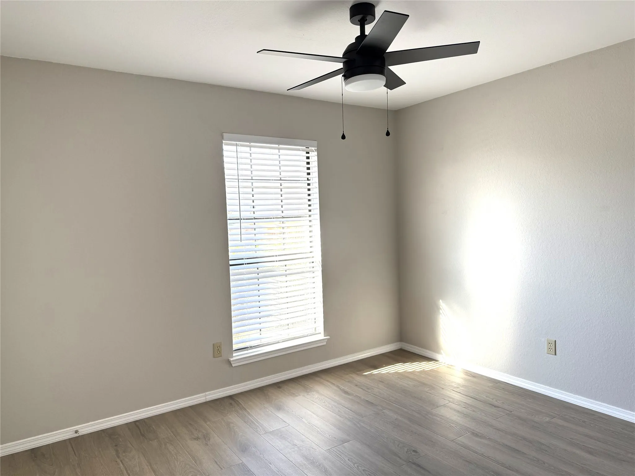 Single Family Residence For Sale in Dallas County , 652 Harrison Drive, Coppell, Texas 75019, 3 Bedroom, 2 Bathroom, 2 Garage spaces, 1,738 Sqft, built in 1985, Preowned, mls#21165909, Real Estate Agent in Coppell, Homes For Sale in Dallas county, Homes For Sale in Coppell, Realtor in Coppell Texas, Real Estate Brokerage Independent Realty Texas, Luminita Cordes Realtor
