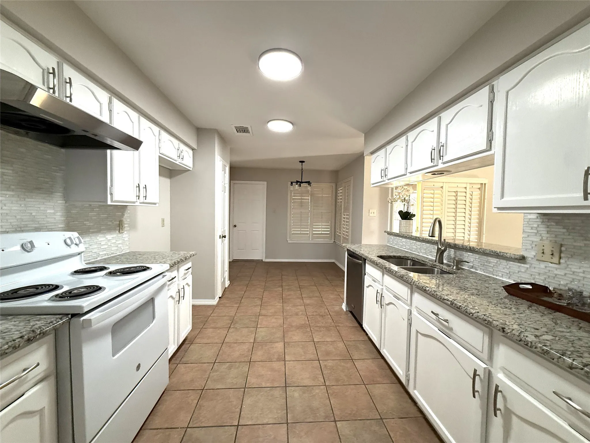 Single Family Residence For Sale in Dallas County , 652 Harrison Drive, Coppell, Texas 75019, 3 Bedroom, 2 Bathroom, 2 Garage spaces, 1,738 Sqft, built in 1985, Preowned, mls#21165909, Real Estate Agent in Coppell, Homes For Sale in Dallas county, Homes For Sale in Coppell, Realtor in Coppell Texas, Real Estate Brokerage Independent Realty Texas, Luminita Cordes Realtor