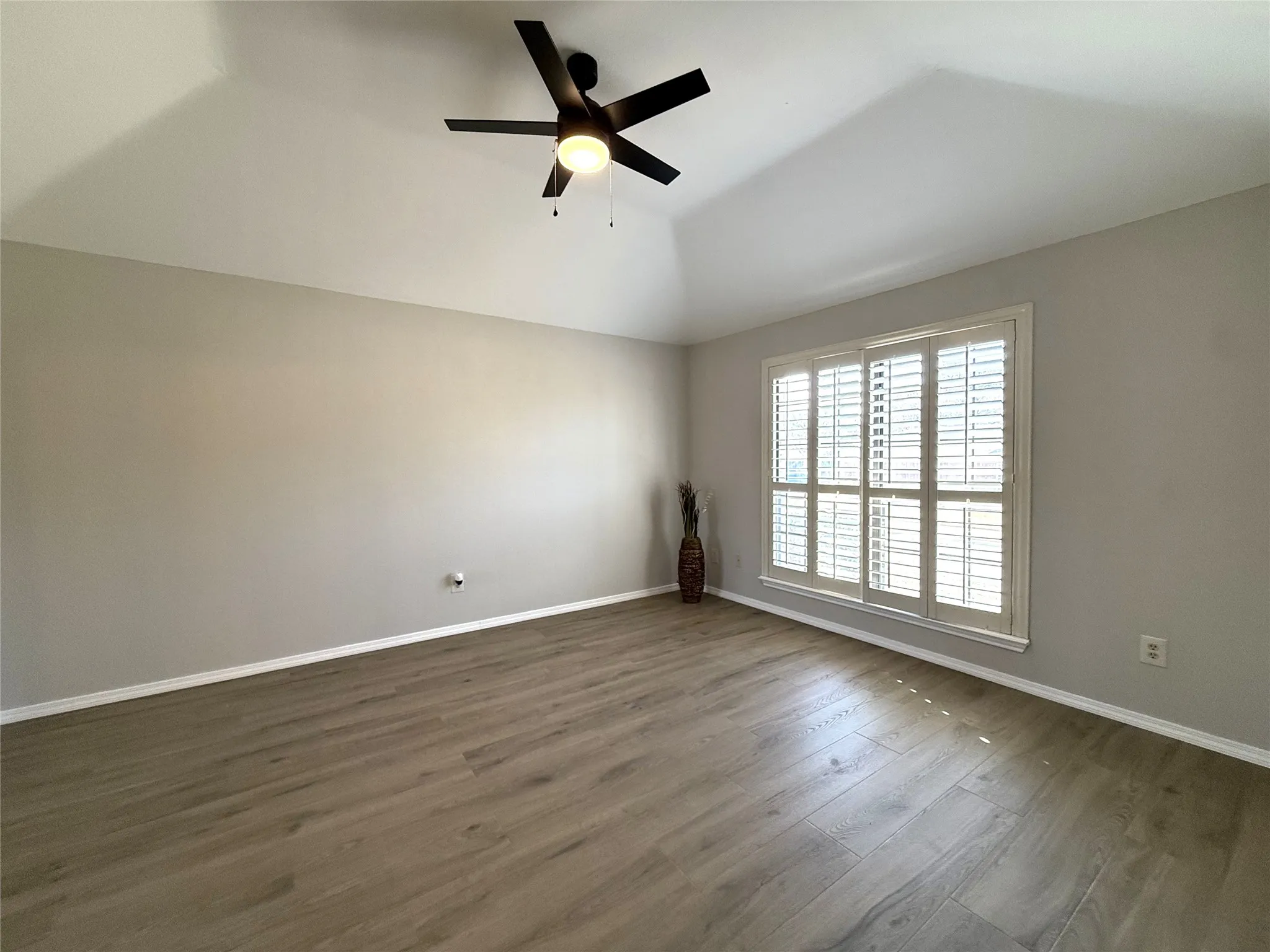 Single Family Residence For Sale in Dallas County , 652 Harrison Drive, Coppell, Texas 75019, 3 Bedroom, 2 Bathroom, 2 Garage spaces, 1,738 Sqft, built in 1985, Preowned, mls#21165909, Real Estate Agent in Coppell, Homes For Sale in Dallas county, Homes For Sale in Coppell, Realtor in Coppell Texas, Real Estate Brokerage Independent Realty Texas, Luminita Cordes Realtor