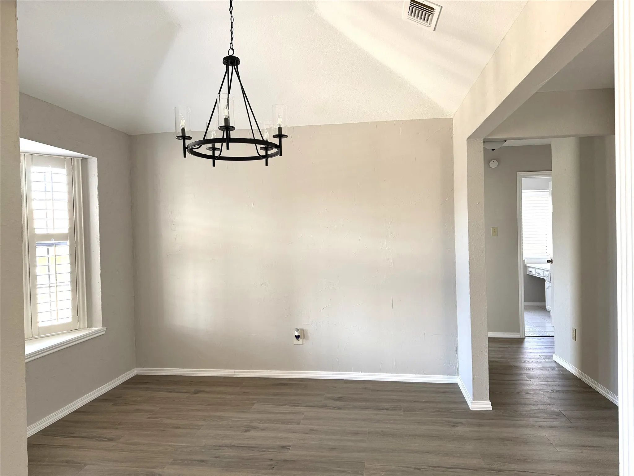 Single Family Residence For Sale in Dallas County , 652 Harrison Drive, Coppell, Texas 75019, 3 Bedroom, 2 Bathroom, 2 Garage spaces, 1,738 Sqft, built in 1985, Preowned, mls#21165909, Real Estate Agent in Coppell, Homes For Sale in Dallas county, Homes For Sale in Coppell, Realtor in Coppell Texas, Real Estate Brokerage Independent Realty Texas, Luminita Cordes Realtor