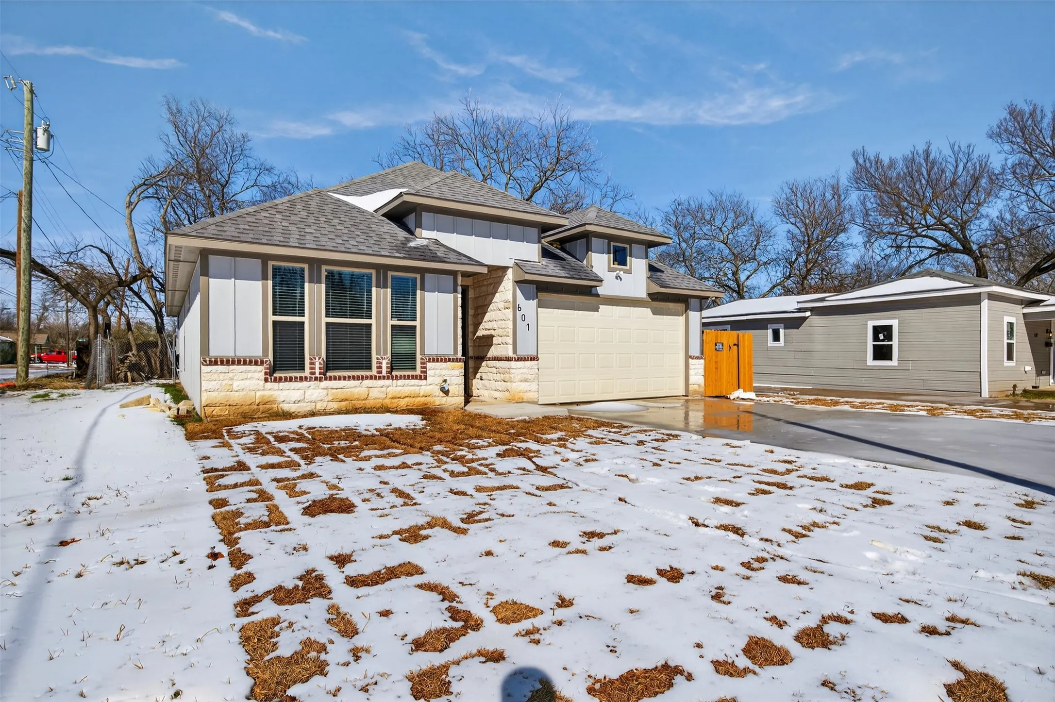 Single Family Residence For Sale in Johnson County , 601 E Willingham Street, Cleburne, Texas 76031, 3 Bedroom, 2 Bathroom, 2 Garage spaces, 1,504 Sqft, built in 2026, New Construction - Incomplete, mls#21166207, Real Estate Agent in Cleburne, Homes For Sale in Johnson county, Homes For Sale in Cleburne, Realtor in Cleburne Texas, Real Estate Brokerage Independent Realty Texas, Luminita Cordes Realtor
