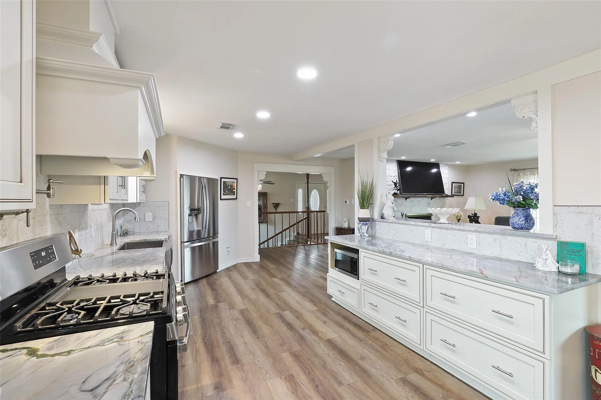 Lots of room in this open kitchen!