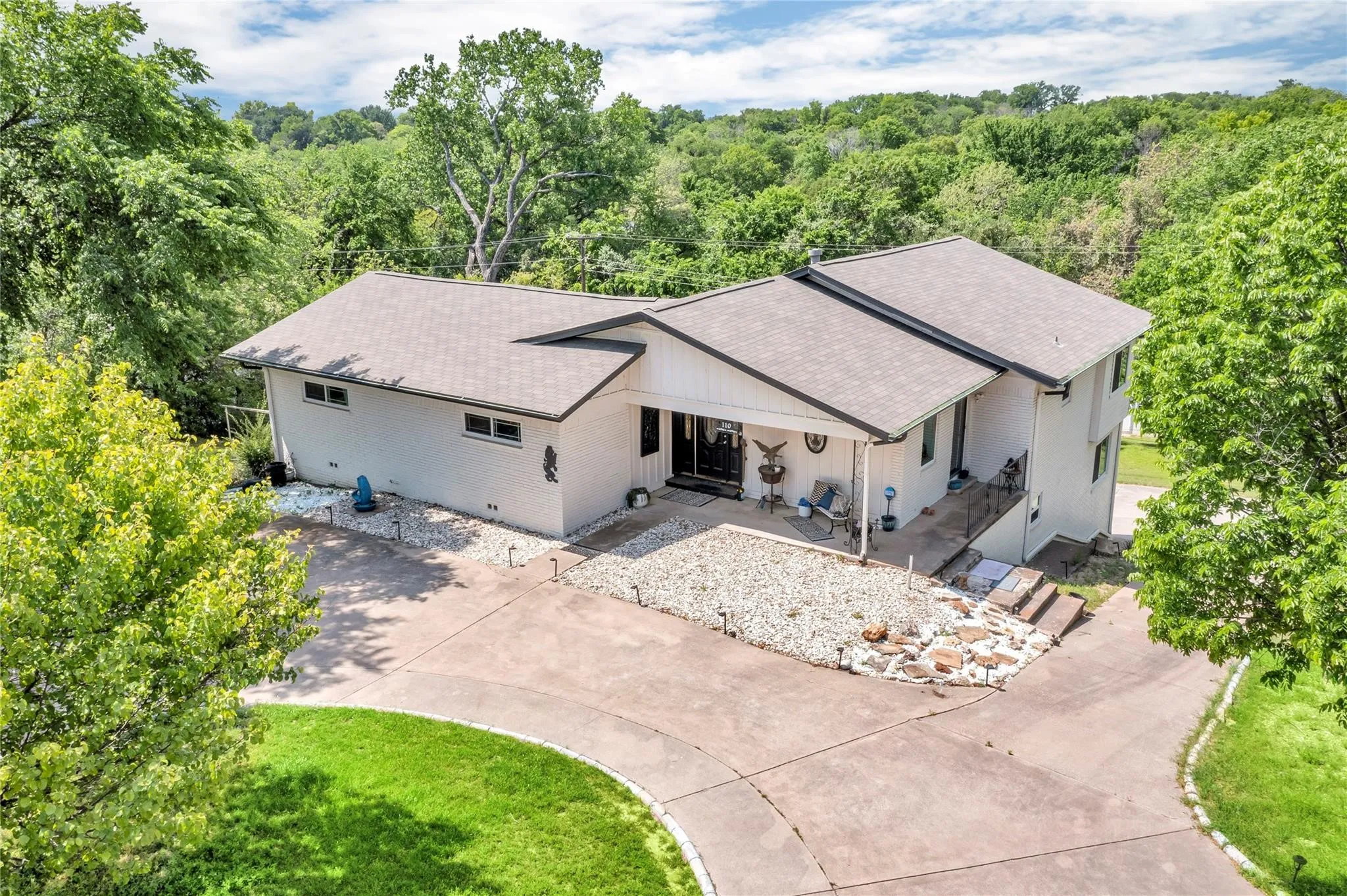 Single Family Residence For Sale in Tarrant County , 110 Vanshire Road W, Lakeside, Texas 76108, 3 Bedroom, 3 Bathroom, 2 Garage spaces, 3,594 Sqft, built in 1974, Preowned, mls#21159764, Real Estate Agent in Lakeside, Homes For Sale in Tarrant county, Homes For Sale in Lakeside, Realtor in Lakeside Texas, Real Estate Brokerage Independent Realty Texas, Luminita Cordes Realtor