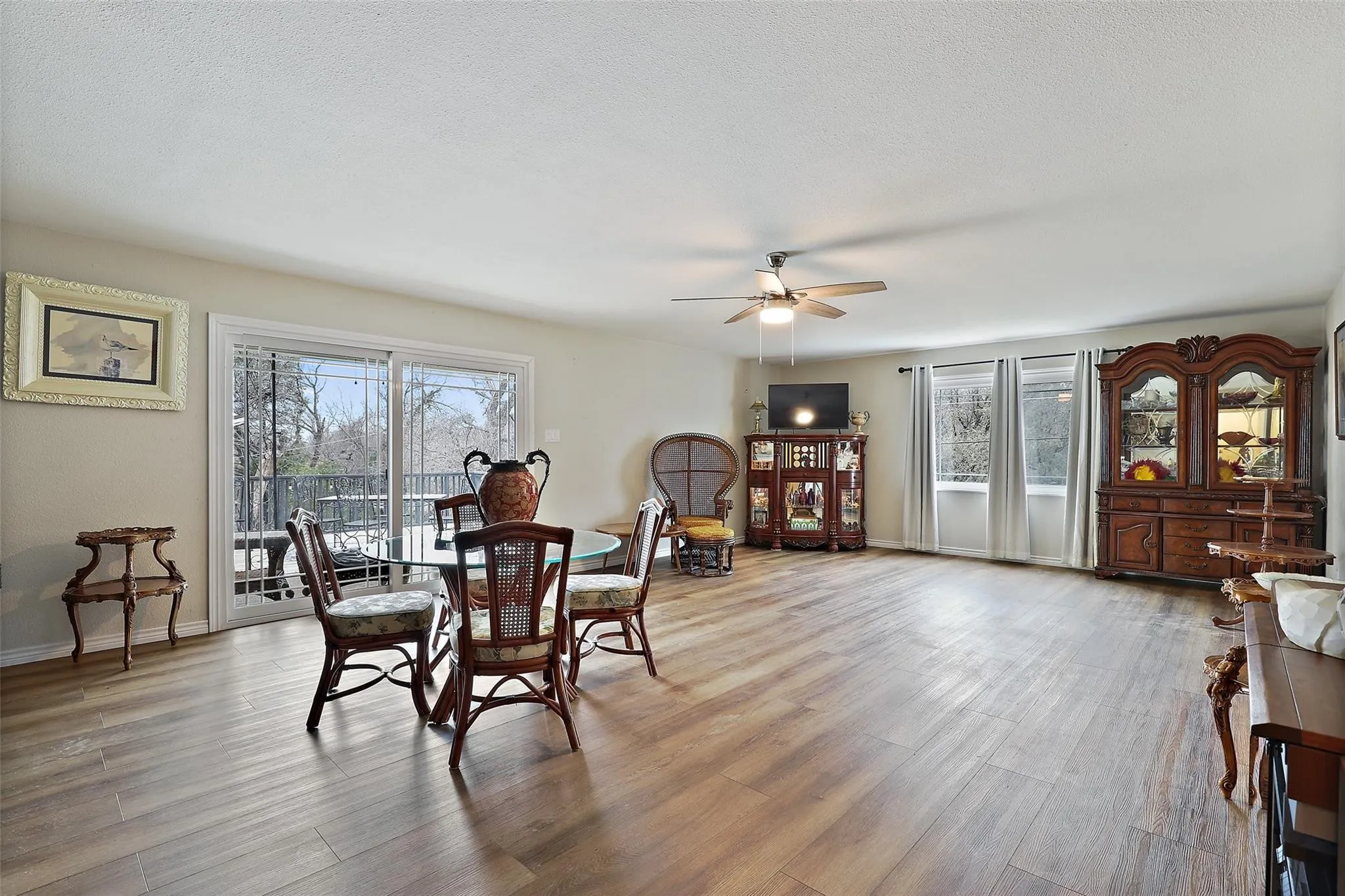Living area on second level could be amazing gameroom!
