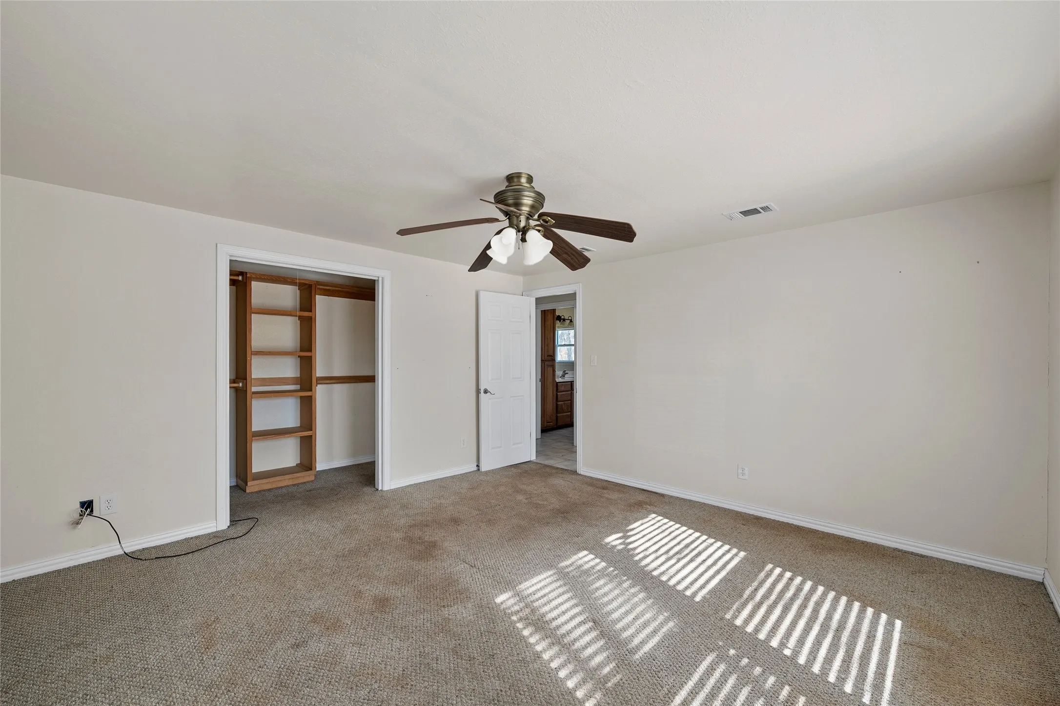 Single Family Residence For Sale in Hill County , 310 S 3rd Street, Abbott, Texas 76621, 2 Bedroom, 1 Bathroom, 1 Garage spaces, 1,160 Sqft, built in 1945, mls#21166254, Real Estate Agent in Abbott, Homes For Sale in Hill county, Homes For Sale in Abbott, Realtor in Abbott Texas, Real Estate Brokerage Independent Realty Texas, Luminita Cordes Realtor