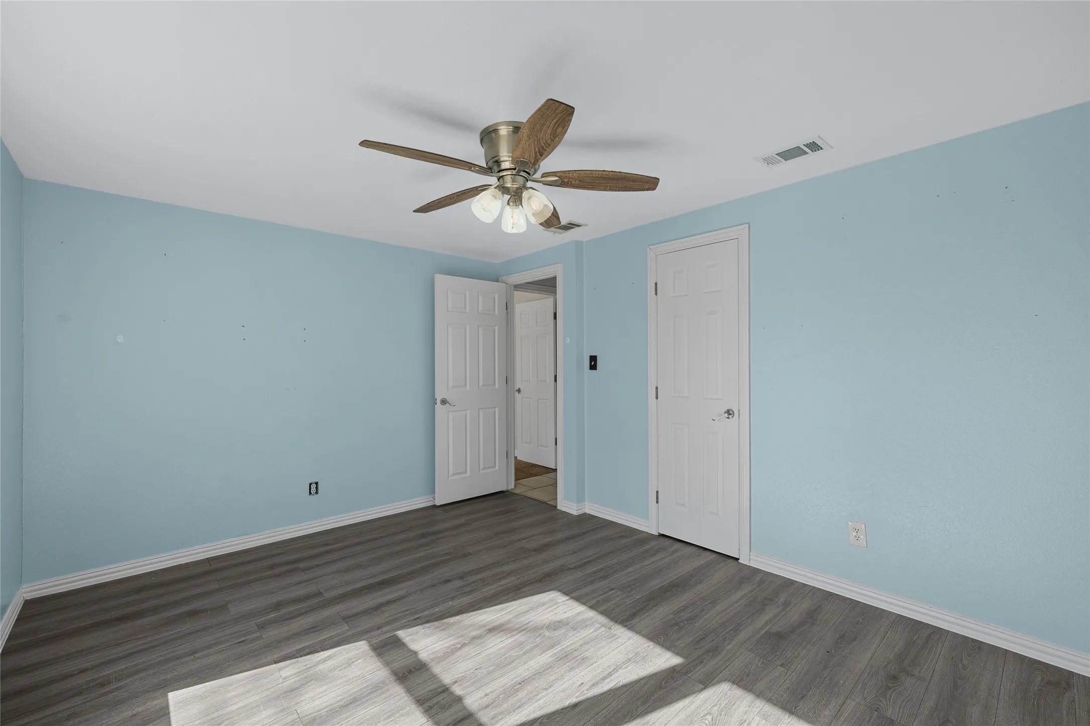 Single Family Residence For Sale in Hill County , 310 S 3rd Street, Abbott, Texas 76621, 2 Bedroom, 1 Bathroom, 1 Garage spaces, 1,160 Sqft, built in 1945, mls#21166254, Real Estate Agent in Abbott, Homes For Sale in Hill county, Homes For Sale in Abbott, Realtor in Abbott Texas, Real Estate Brokerage Independent Realty Texas, Luminita Cordes Realtor