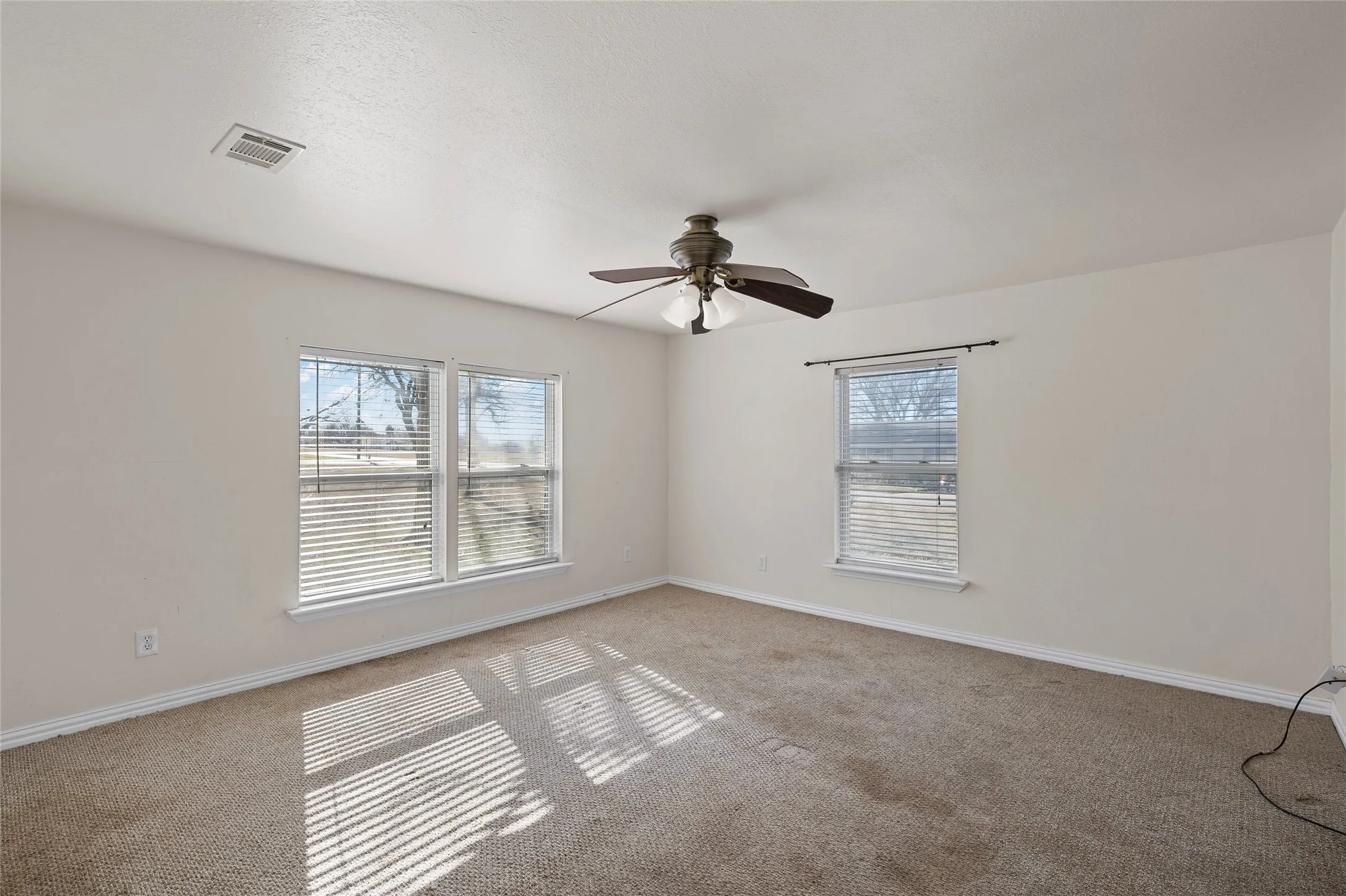 Single Family Residence For Sale in Hill County , 310 S 3rd Street, Abbott, Texas 76621, 2 Bedroom, 1 Bathroom, 1 Garage spaces, 1,160 Sqft, built in 1945, mls#21166254, Real Estate Agent in Abbott, Homes For Sale in Hill county, Homes For Sale in Abbott, Realtor in Abbott Texas, Real Estate Brokerage Independent Realty Texas, Luminita Cordes Realtor
