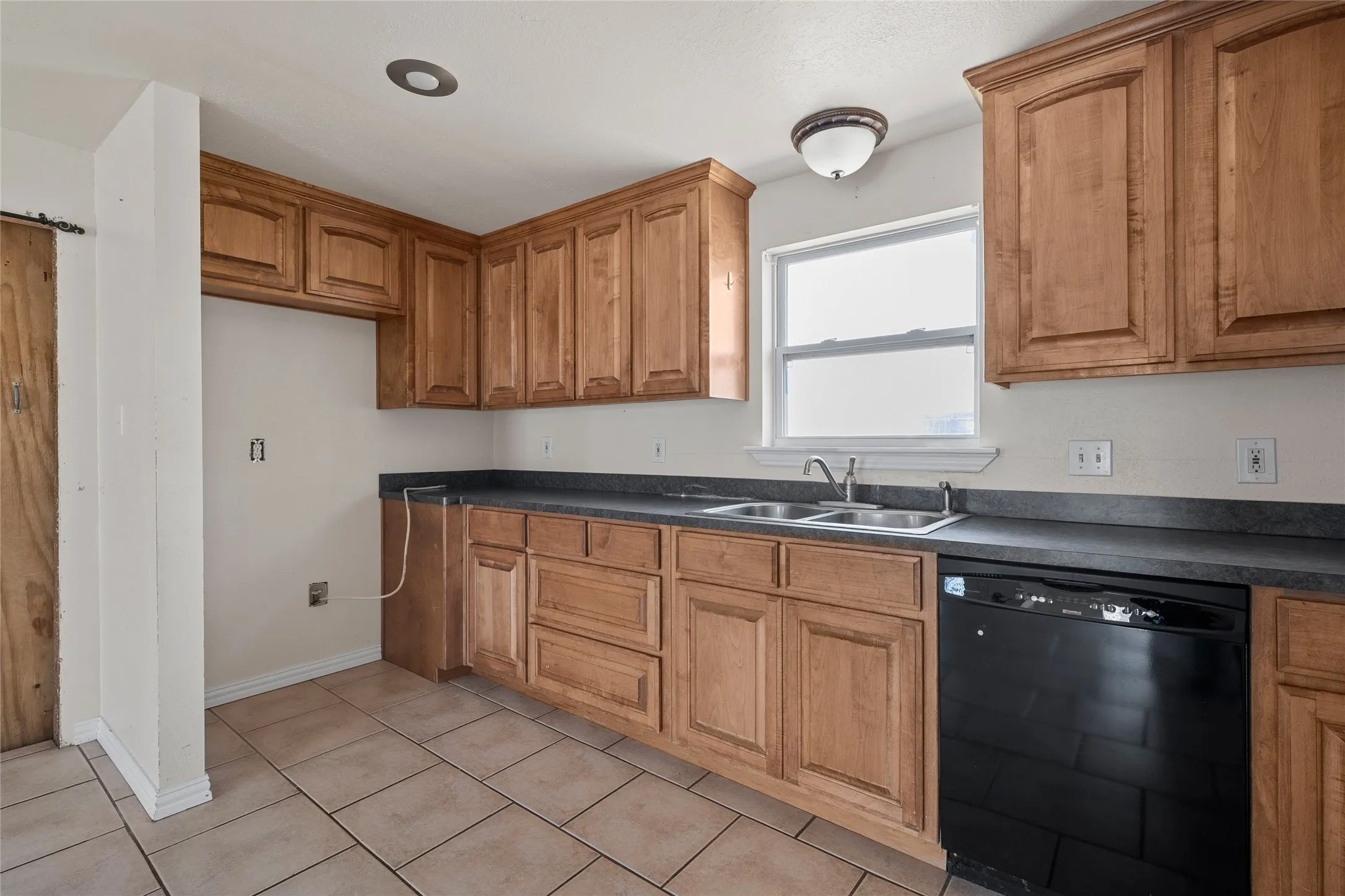 Single Family Residence For Sale in Hill County , 310 S 3rd Street, Abbott, Texas 76621, 2 Bedroom, 1 Bathroom, 1 Garage spaces, 1,160 Sqft, built in 1945, mls#21166254, Real Estate Agent in Abbott, Homes For Sale in Hill county, Homes For Sale in Abbott, Realtor in Abbott Texas, Real Estate Brokerage Independent Realty Texas, Luminita Cordes Realtor
