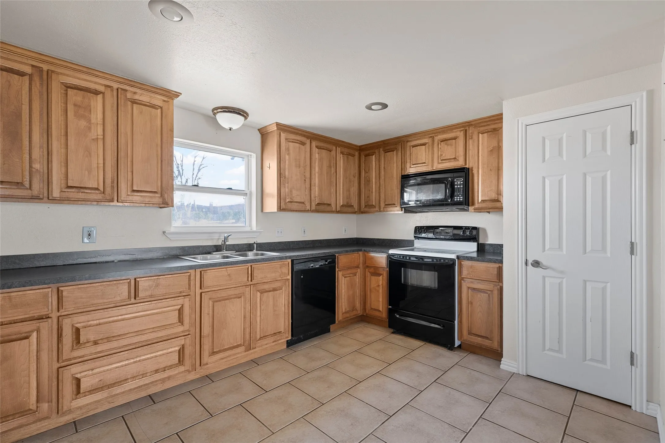 Single Family Residence For Sale in Hill County , 310 S 3rd Street, Abbott, Texas 76621, 2 Bedroom, 1 Bathroom, 1 Garage spaces, 1,160 Sqft, built in 1945, mls#21166254, Real Estate Agent in Abbott, Homes For Sale in Hill county, Homes For Sale in Abbott, Realtor in Abbott Texas, Real Estate Brokerage Independent Realty Texas, Luminita Cordes Realtor