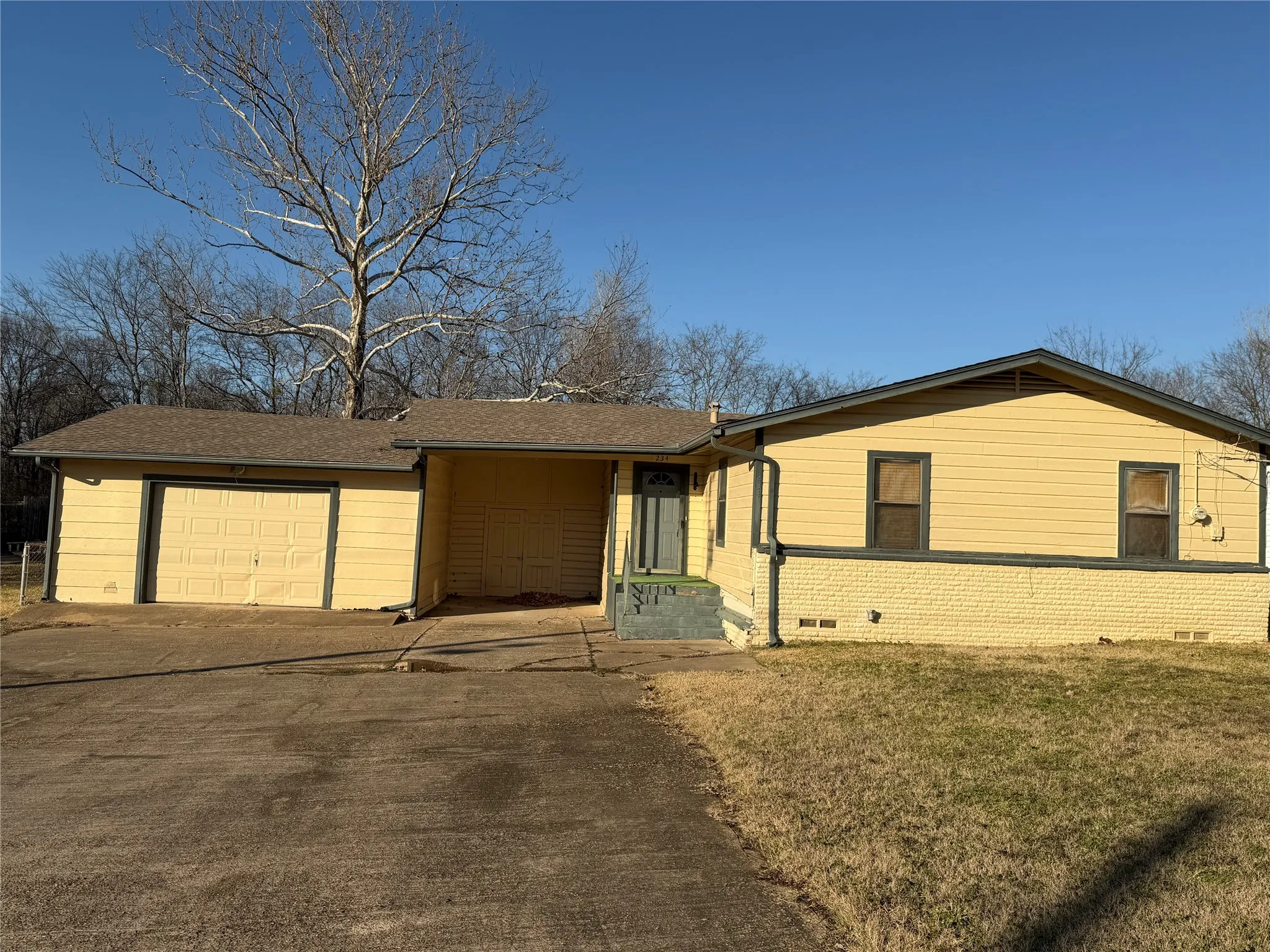Single Family Residence For Sale in Van Zandt County , 234 Texas Street, Wills Point, Texas 75169, 2 Bedroom, 1 Bathroom, 1 Garage spaces, 1,104 Sqft, built in 1959, Preowned, mls#21154031, Real Estate Agent in Wills Point, Homes For Sale in Van Zandt county, Homes For Sale in Wills Point, Realtor in Wills Point Texas, Real Estate Brokerage Independent Realty Texas, Luminita Cordes Realtor