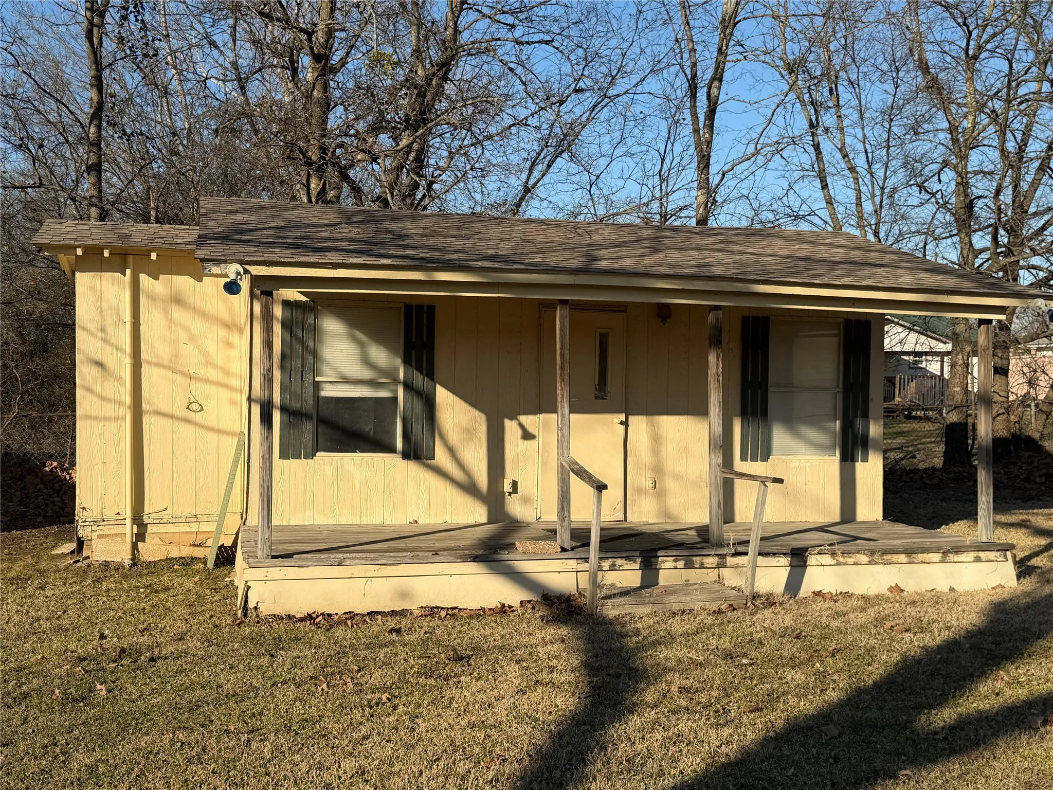 Single Family Residence For Sale in Van Zandt County , 234 Texas Street, Wills Point, Texas 75169, 2 Bedroom, 1 Bathroom, 1 Garage spaces, 1,104 Sqft, built in 1959, Preowned, mls#21154031, Real Estate Agent in Wills Point, Homes For Sale in Van Zandt county, Homes For Sale in Wills Point, Realtor in Wills Point Texas, Real Estate Brokerage Independent Realty Texas, Luminita Cordes Realtor