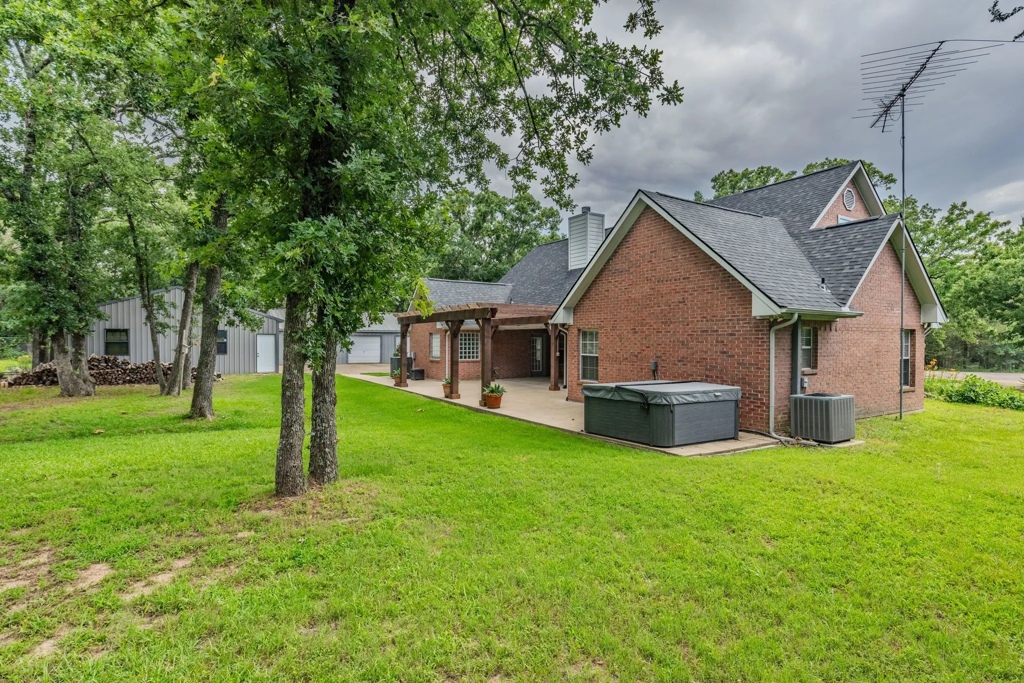 Single Family Residence For Sale in Hunt County , 3051 County Road 3312, Greenville, Texas 75402, 4 Bedroom, 3 Bathroom, 5 Garage spaces, 3,528 Sqft, built in 1996, Preowned, mls#21160030, Real Estate Agent in Greenville, Homes For Sale in Hunt county, Homes For Sale in Greenville, Realtor in Greenville Texas, Real Estate Brokerage Independent Realty Texas, Luminita Cordes Realtor