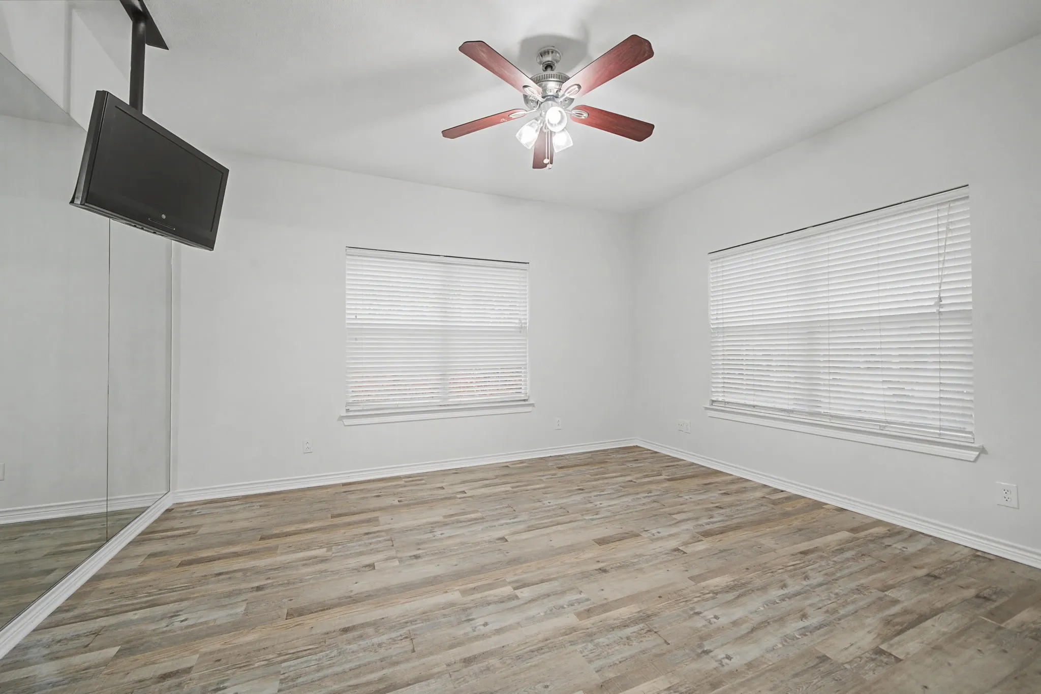 Single Family Residence For Sale in Hunt County , 3051 County Road 3312, Greenville, Texas 75402, 4 Bedroom, 3 Bathroom, 5 Garage spaces, 3,528 Sqft, built in 1996, Preowned, mls#21160030, Real Estate Agent in Greenville, Homes For Sale in Hunt county, Homes For Sale in Greenville, Realtor in Greenville Texas, Real Estate Brokerage Independent Realty Texas, Luminita Cordes Realtor