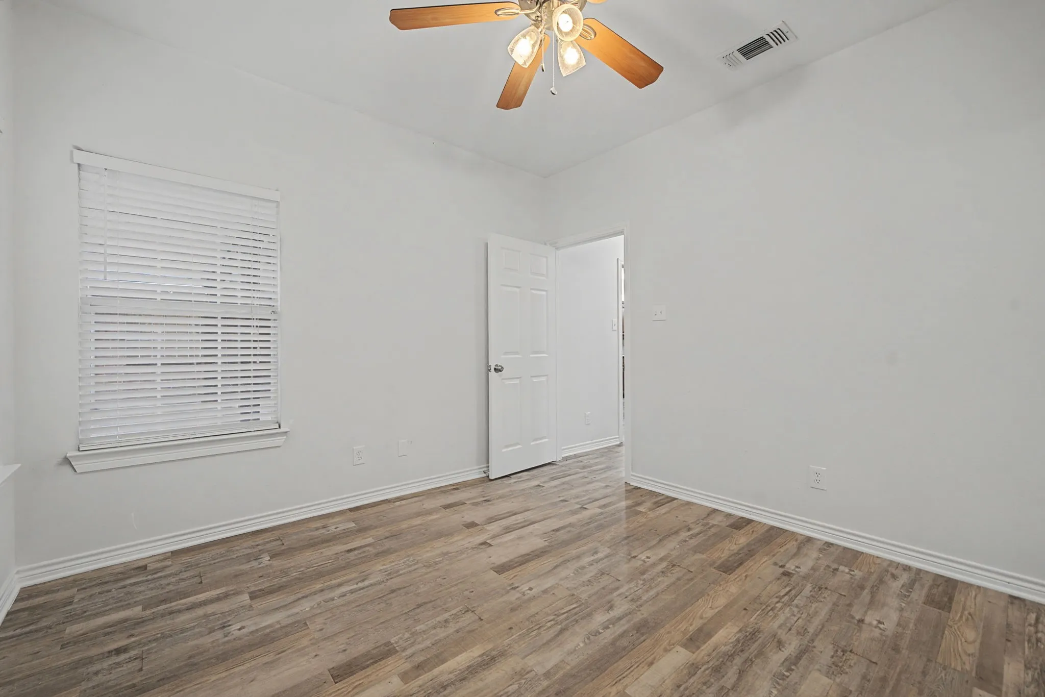 Single Family Residence For Sale in Hunt County , 3051 County Road 3312, Greenville, Texas 75402, 4 Bedroom, 3 Bathroom, 5 Garage spaces, 3,528 Sqft, built in 1996, Preowned, mls#21160030, Real Estate Agent in Greenville, Homes For Sale in Hunt county, Homes For Sale in Greenville, Realtor in Greenville Texas, Real Estate Brokerage Independent Realty Texas, Luminita Cordes Realtor