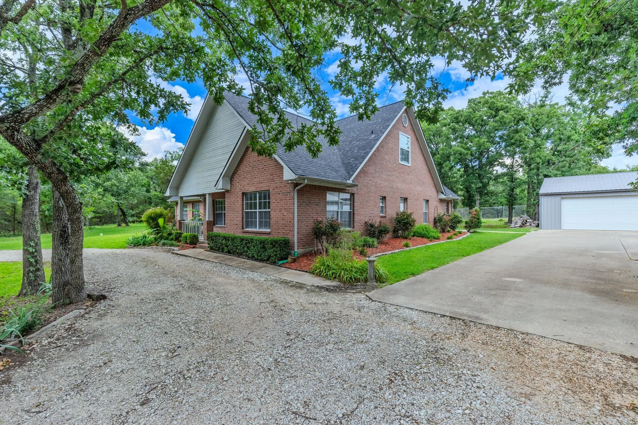 Single Family Residence For Sale in Hunt County , 3051 County Road 3312, Greenville, Texas 75402, 4 Bedroom, 3 Bathroom, 5 Garage spaces, 3,528 Sqft, built in 1996, Preowned, mls#21160030, Real Estate Agent in Greenville, Homes For Sale in Hunt county, Homes For Sale in Greenville, Realtor in Greenville Texas, Real Estate Brokerage Independent Realty Texas, Luminita Cordes Realtor