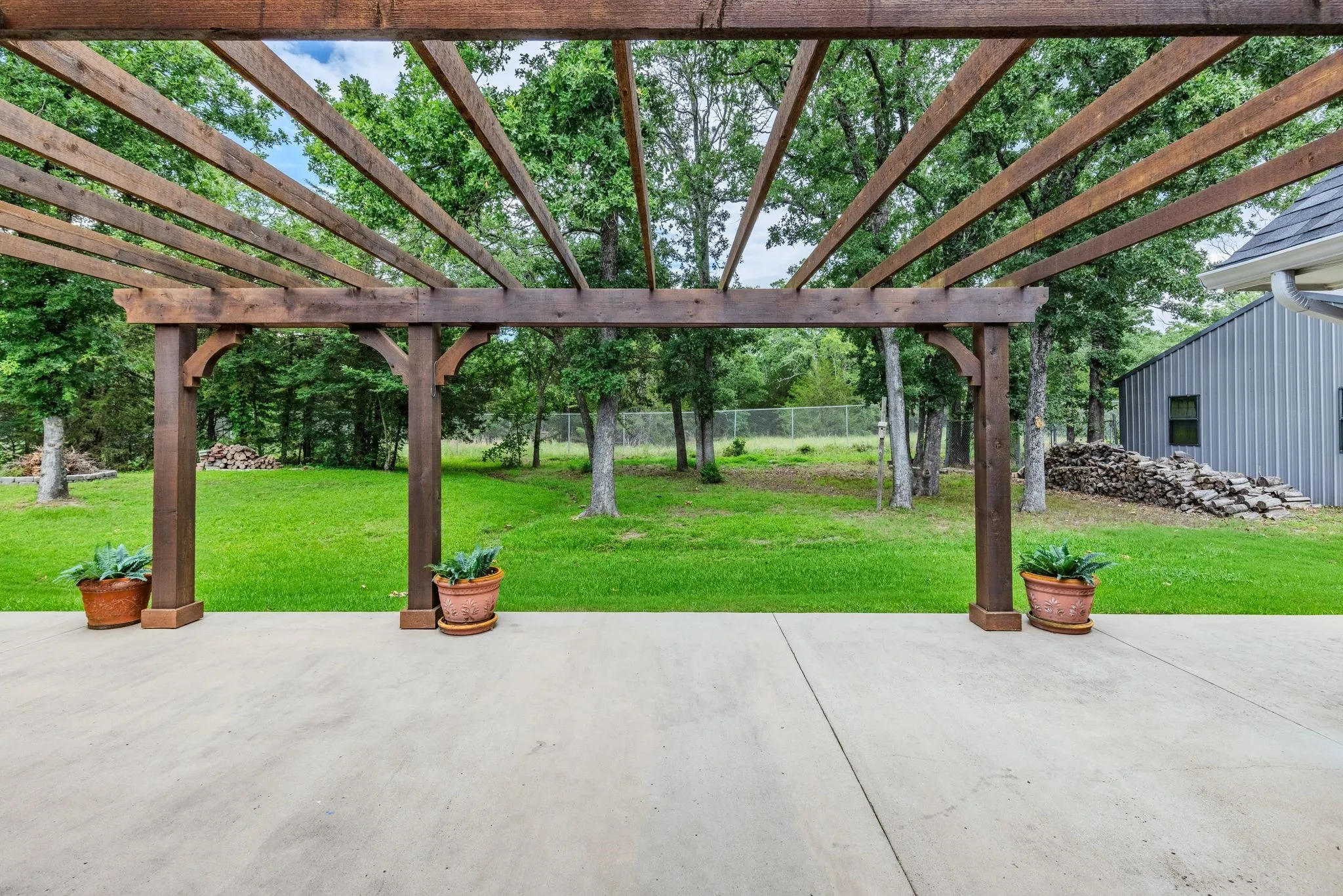 Single Family Residence For Sale in Hunt County , 3051 County Road 3312, Greenville, Texas 75402, 4 Bedroom, 3 Bathroom, 5 Garage spaces, 3,528 Sqft, built in 1996, Preowned, mls#21160030, Real Estate Agent in Greenville, Homes For Sale in Hunt county, Homes For Sale in Greenville, Realtor in Greenville Texas, Real Estate Brokerage Independent Realty Texas, Luminita Cordes Realtor