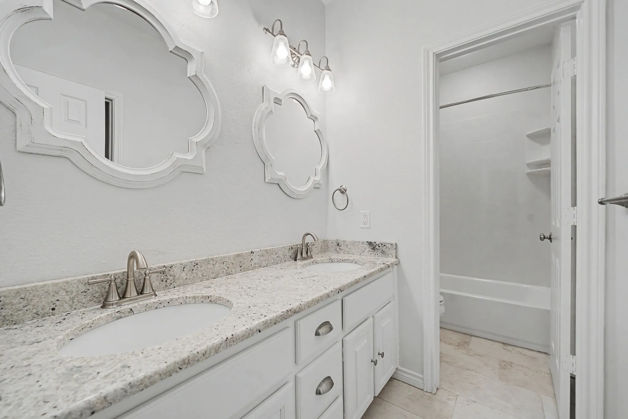 Single Family Residence For Sale in Hunt County , 3051 County Road 3312, Greenville, Texas 75402, 4 Bedroom, 3 Bathroom, 5 Garage spaces, 3,528 Sqft, built in 1996, Preowned, mls#21160030, Real Estate Agent in Greenville, Homes For Sale in Hunt county, Homes For Sale in Greenville, Realtor in Greenville Texas, Real Estate Brokerage Independent Realty Texas, Luminita Cordes Realtor