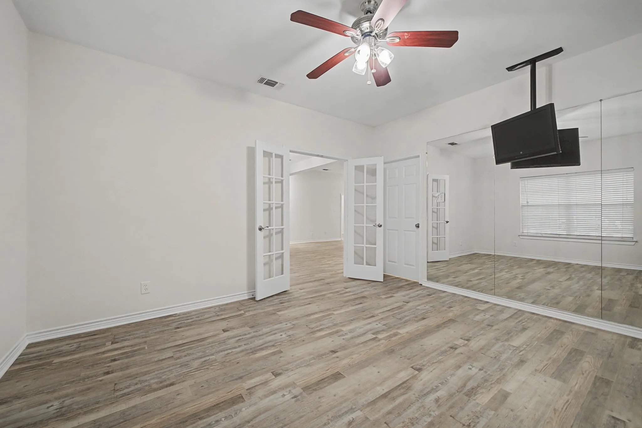 Single Family Residence For Sale in Hunt County , 3051 County Road 3312, Greenville, Texas 75402, 4 Bedroom, 3 Bathroom, 5 Garage spaces, 3,528 Sqft, built in 1996, Preowned, mls#21160030, Real Estate Agent in Greenville, Homes For Sale in Hunt county, Homes For Sale in Greenville, Realtor in Greenville Texas, Real Estate Brokerage Independent Realty Texas, Luminita Cordes Realtor