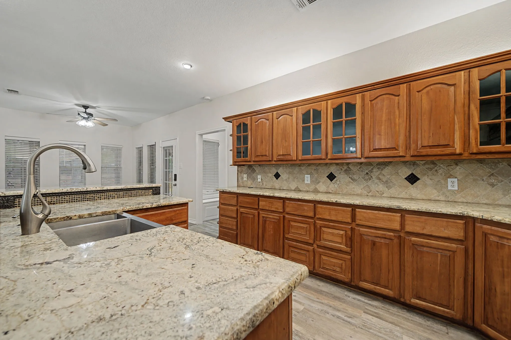 Single Family Residence For Sale in Hunt County , 3051 County Road 3312, Greenville, Texas 75402, 4 Bedroom, 3 Bathroom, 5 Garage spaces, 3,528 Sqft, built in 1996, Preowned, mls#21160030, Real Estate Agent in Greenville, Homes For Sale in Hunt county, Homes For Sale in Greenville, Realtor in Greenville Texas, Real Estate Brokerage Independent Realty Texas, Luminita Cordes Realtor