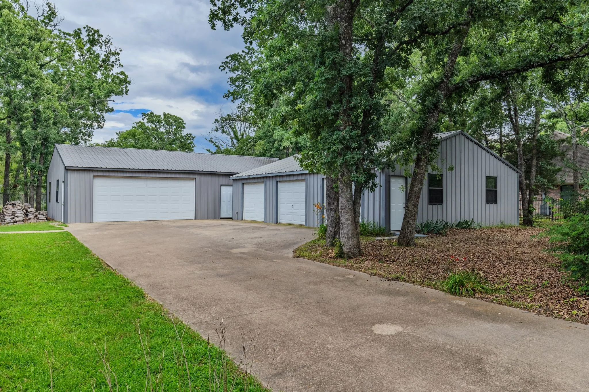 Single Family Residence For Sale in Hunt County , 3051 County Road 3312, Greenville, Texas 75402, 4 Bedroom, 3 Bathroom, 5 Garage spaces, 3,528 Sqft, built in 1996, Preowned, mls#21160030, Real Estate Agent in Greenville, Homes For Sale in Hunt county, Homes For Sale in Greenville, Realtor in Greenville Texas, Real Estate Brokerage Independent Realty Texas, Luminita Cordes Realtor