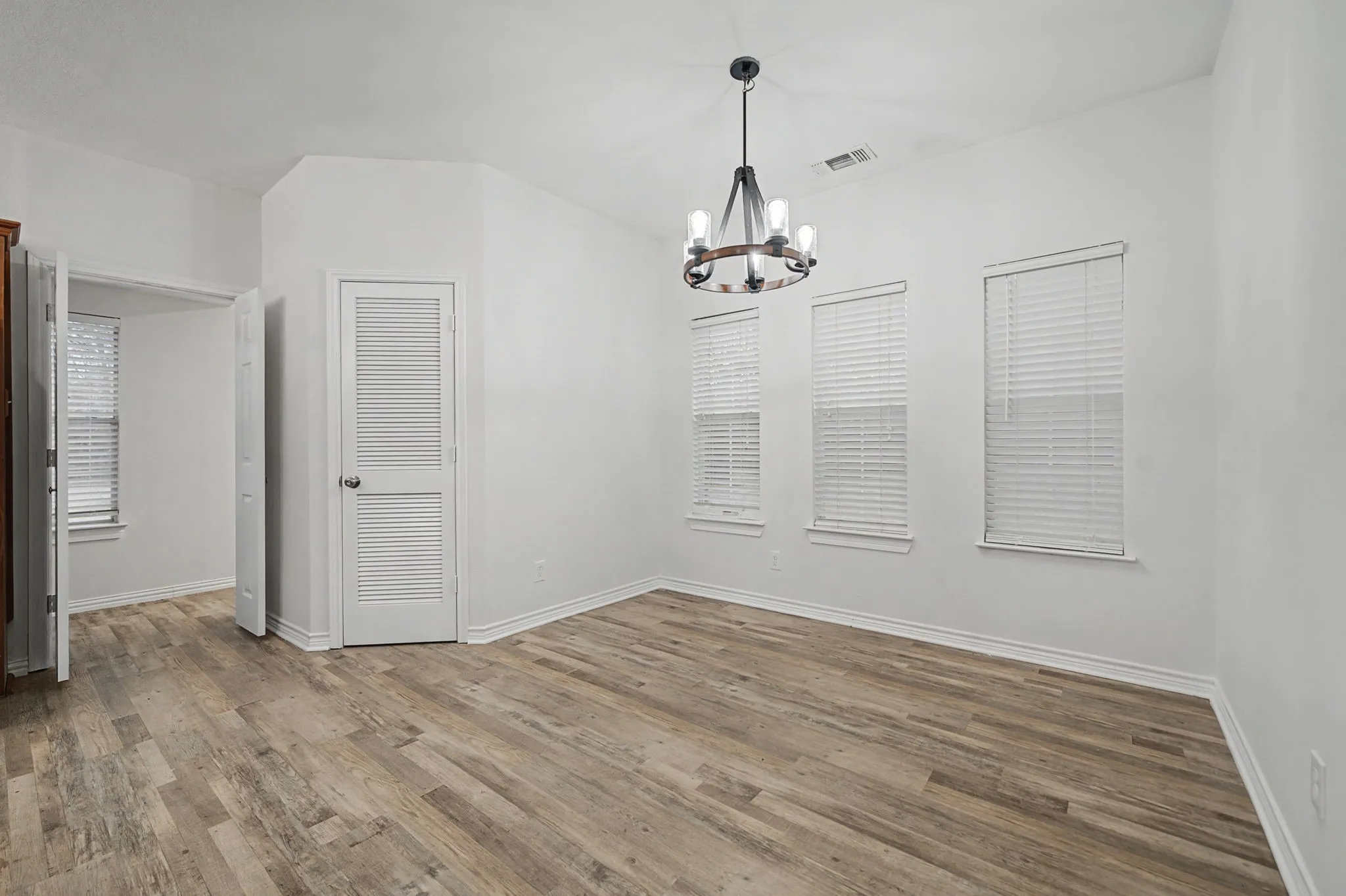 Single Family Residence For Sale in Hunt County , 3051 County Road 3312, Greenville, Texas 75402, 4 Bedroom, 3 Bathroom, 5 Garage spaces, 3,528 Sqft, built in 1996, Preowned, mls#21160030, Real Estate Agent in Greenville, Homes For Sale in Hunt county, Homes For Sale in Greenville, Realtor in Greenville Texas, Real Estate Brokerage Independent Realty Texas, Luminita Cordes Realtor