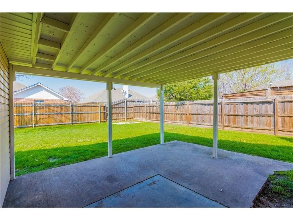 Single Family Residence For Rent in Tarrant County , 1080 W Hills Terrace, Saginaw, Texas 76179, 3 Bedrooms, 2 Bathrooms, 2 Garage spaces, 1,617 Sqft, built in 1984, Preowned, Price $1,850, mls#21166373, Real Estate Agent in Saginaw, Homes For Rent in Tarrant county, Homes For Rent in Saginaw, Realtor in Saginaw Texas, Real Estate Brokerage Independent Realty Texas, Luminita Cordes Realtor