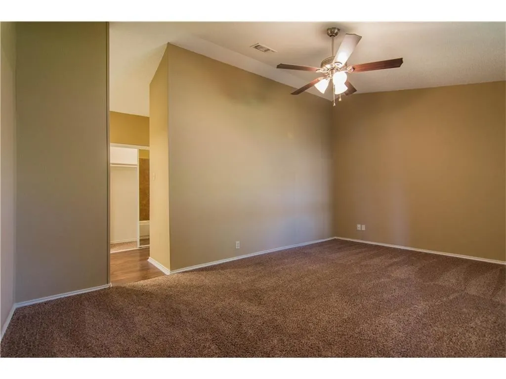 Single Family Residence For Rent in Tarrant County , 1080 W Hills Terrace, Saginaw, Texas 76179, 3 Bedrooms, 2 Bathrooms, 2 Garage spaces, 1,617 Sqft, built in 1984, Preowned, Price $1,850, mls#21166373, Real Estate Agent in Saginaw, Homes For Rent in Tarrant county, Homes For Rent in Saginaw, Realtor in Saginaw Texas, Real Estate Brokerage Independent Realty Texas, Luminita Cordes Realtor