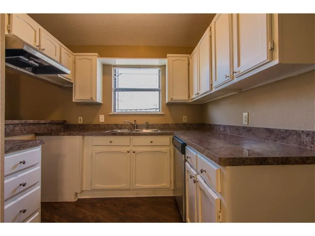 Single Family Residence For Rent in Tarrant County , 1080 W Hills Terrace, Saginaw, Texas 76179, 3 Bedrooms, 2 Bathrooms, 2 Garage spaces, 1,617 Sqft, built in 1984, Preowned, Price $1,850, mls#21166373, Real Estate Agent in Saginaw, Homes For Rent in Tarrant county, Homes For Rent in Saginaw, Realtor in Saginaw Texas, Real Estate Brokerage Independent Realty Texas, Luminita Cordes Realtor