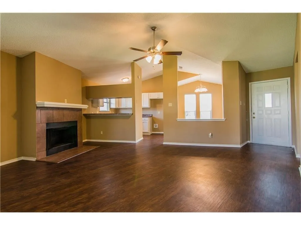 Single Family Residence For Rent in Tarrant County , 1080 W Hills Terrace, Saginaw, Texas 76179, 3 Bedrooms, 2 Bathrooms, 2 Garage spaces, 1,617 Sqft, built in 1984, Preowned, Price $1,850, mls#21166373, Real Estate Agent in Saginaw, Homes For Rent in Tarrant county, Homes For Rent in Saginaw, Realtor in Saginaw Texas, Real Estate Brokerage Independent Realty Texas, Luminita Cordes Realtor