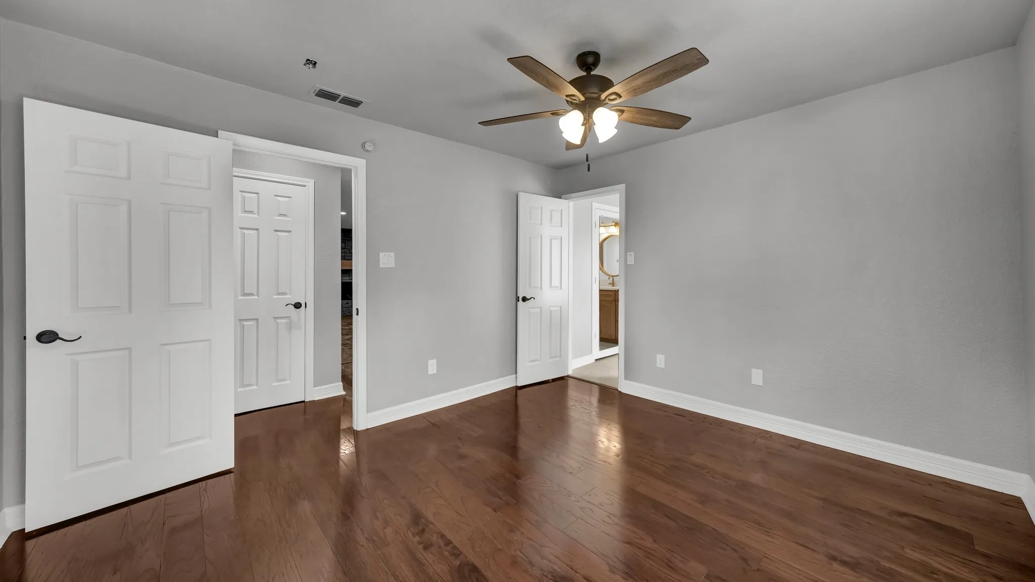 Single Family Residence For Sale in Parker County , 1004 W Lake Drive, Weatherford, Texas 76087, 2 Bedroom, 2 Bathroom, 2 Garage spaces, 1,590 Sqft, built in 0, Preowned, mls#21166190, Real Estate Agent in Weatherford, Homes For Sale in Parker county, Homes For Sale in Weatherford, Realtor in Weatherford Texas, Real Estate Brokerage Independent Realty Texas, Luminita Cordes Realtor